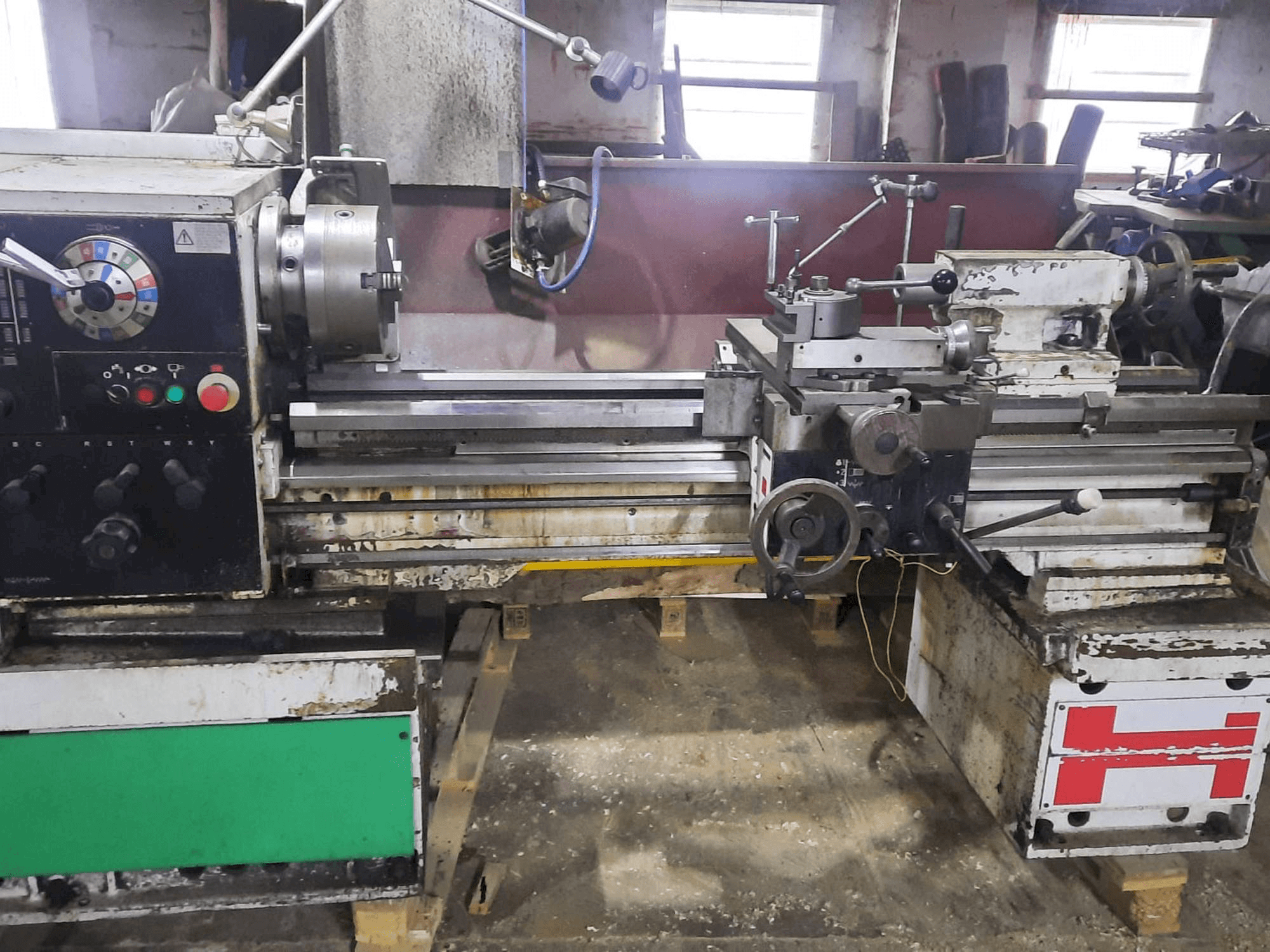 Vooraanzicht van Harrison M390 machine