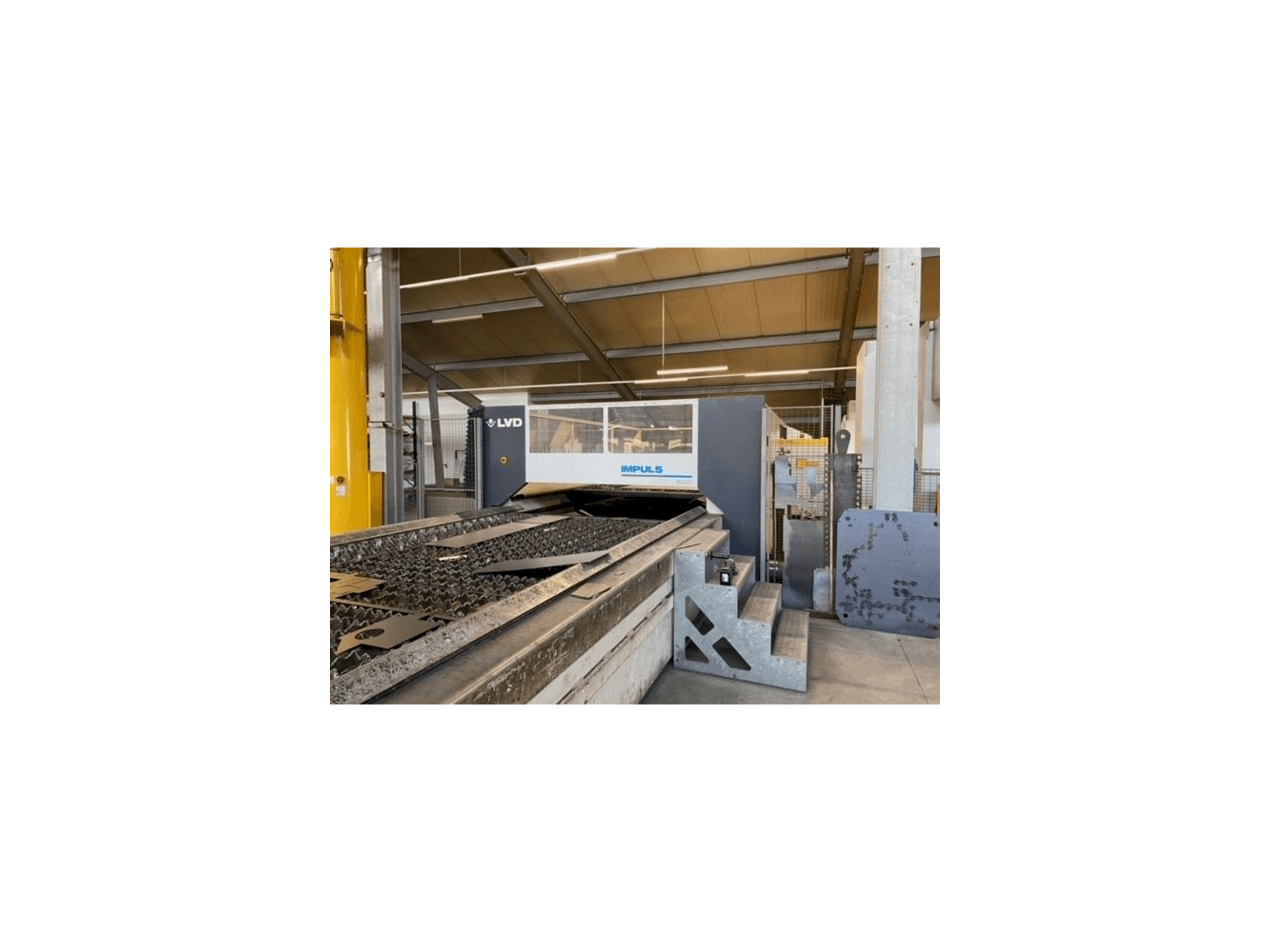 Vooraanzicht van LVD Impuls 6020 machine