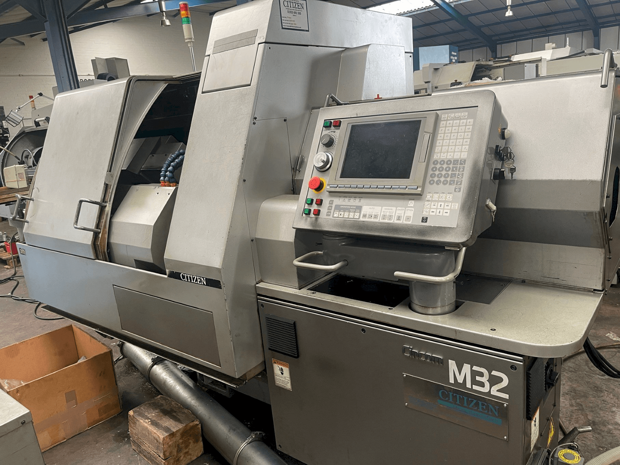 Vooraanzicht van Citizen M-32V machine