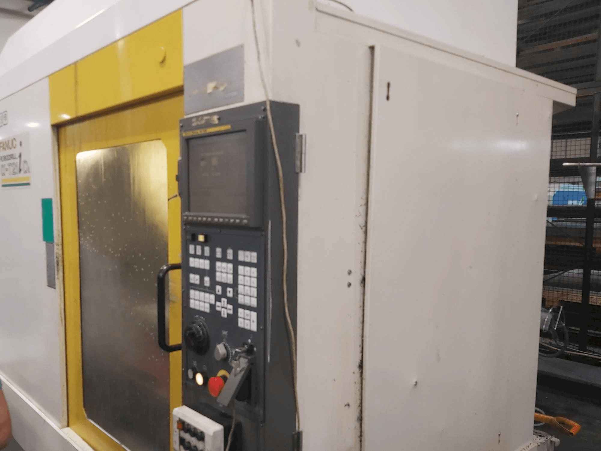 Vooraanzicht van FANUC Robodrill Alpha T21D machine