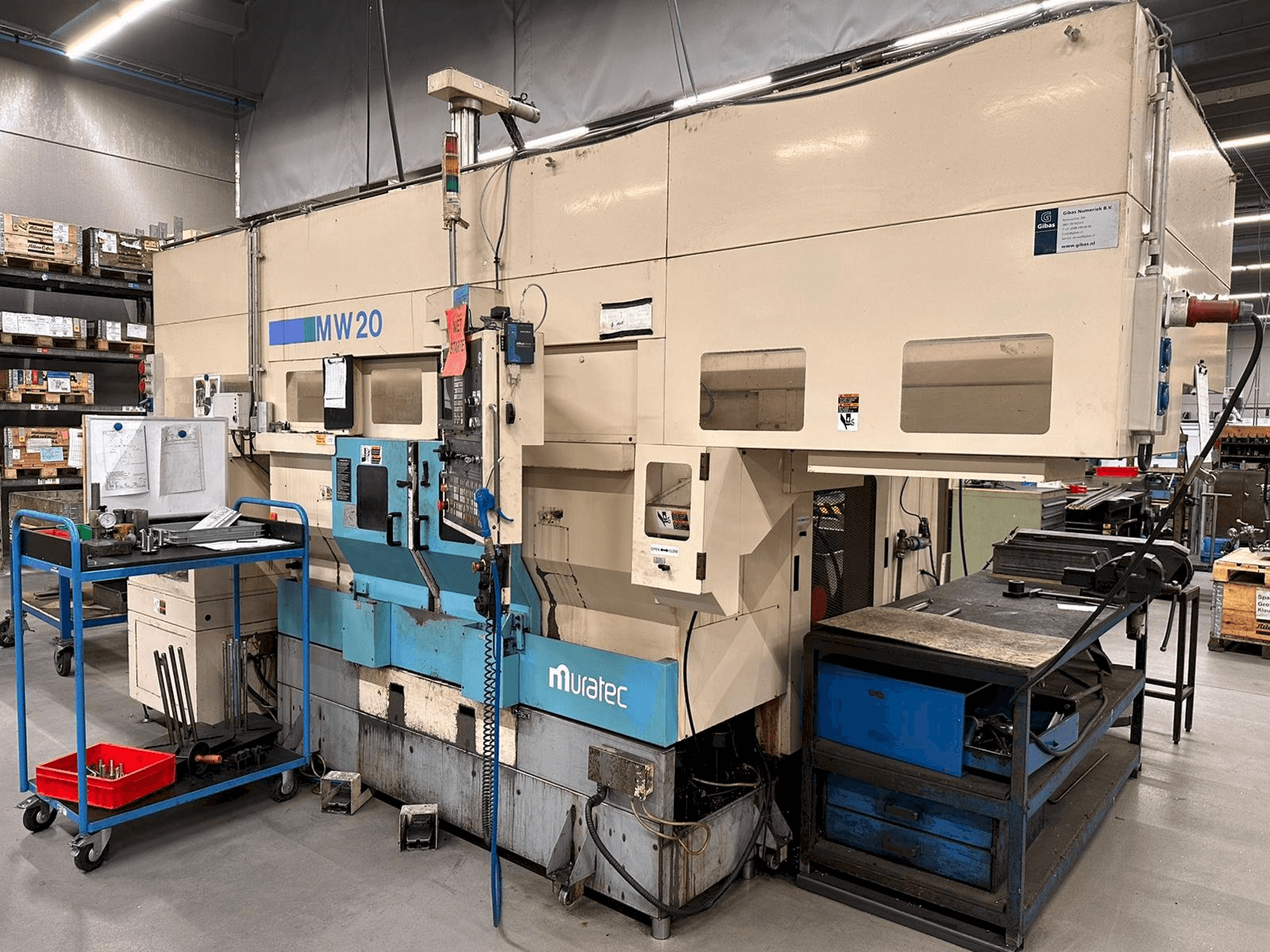 Vooraanzicht van Muratec MW20 machine