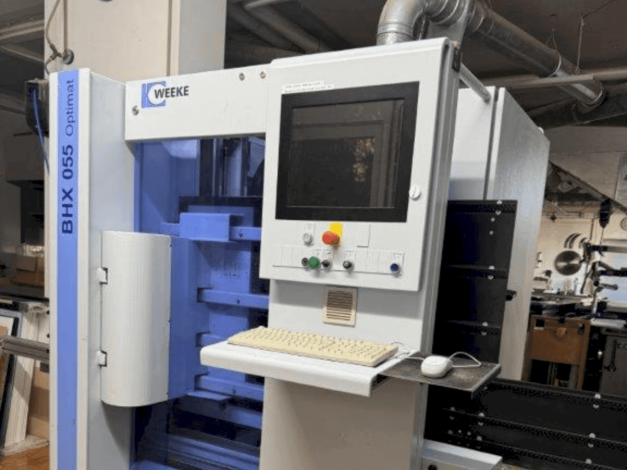 Vooraanzicht van HOMAG WEEKE BHX 055 machine