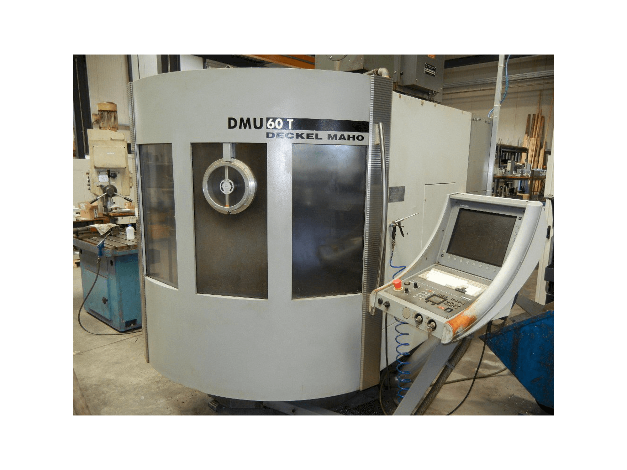 Vooraanzicht van DECKEL MAHO DMU 60 T machine