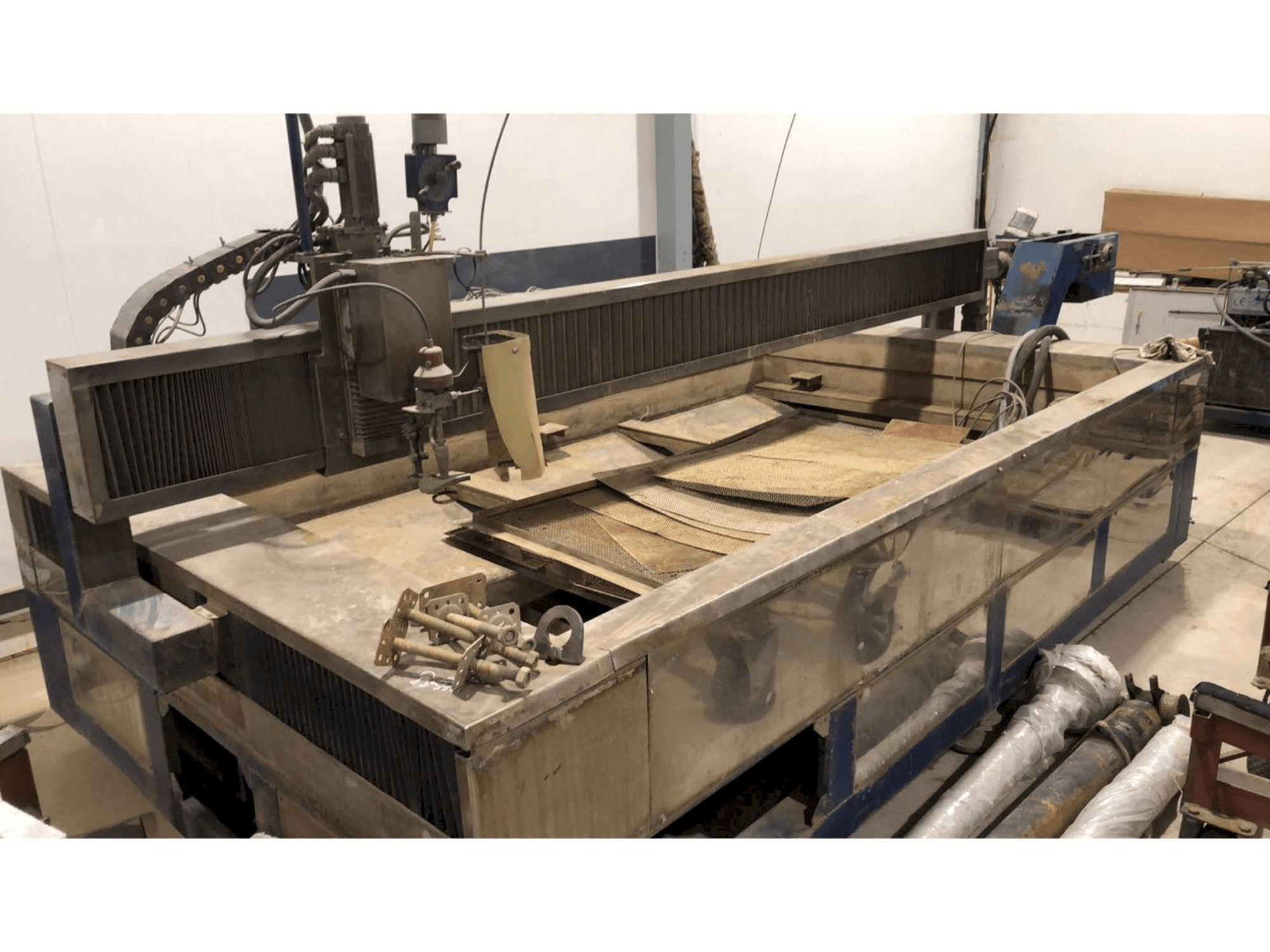Vooraanzicht van Waterjet Italy WF 1630 CNC machine