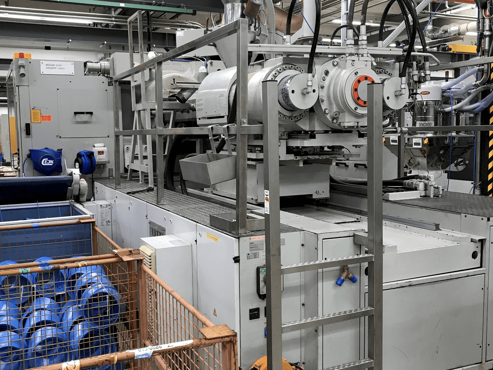 Vooraanzicht van ENGEL ES 3550/550 EC 100 machine