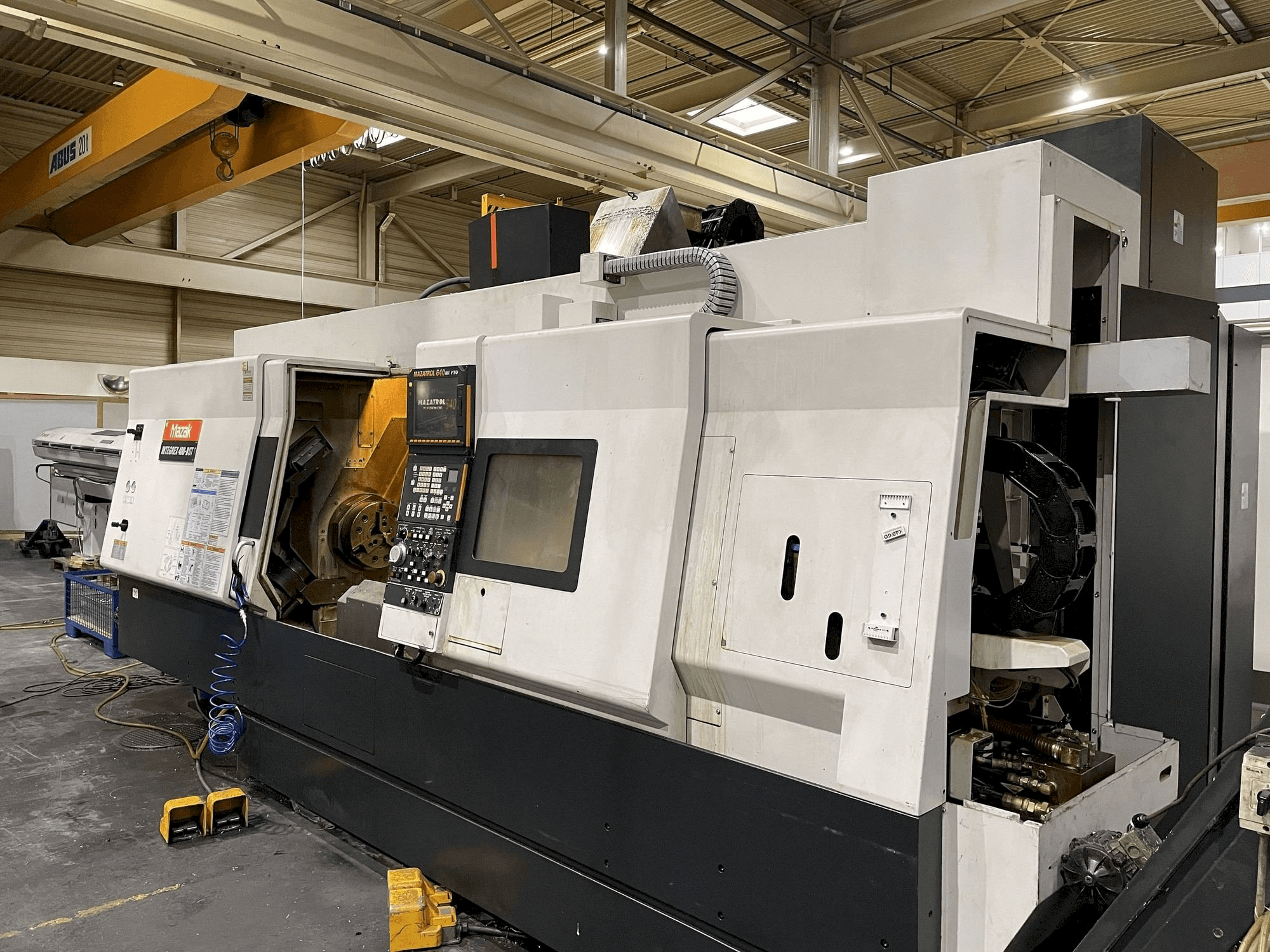 Vooraanzicht van Mazak Integrex 400 III ST machine