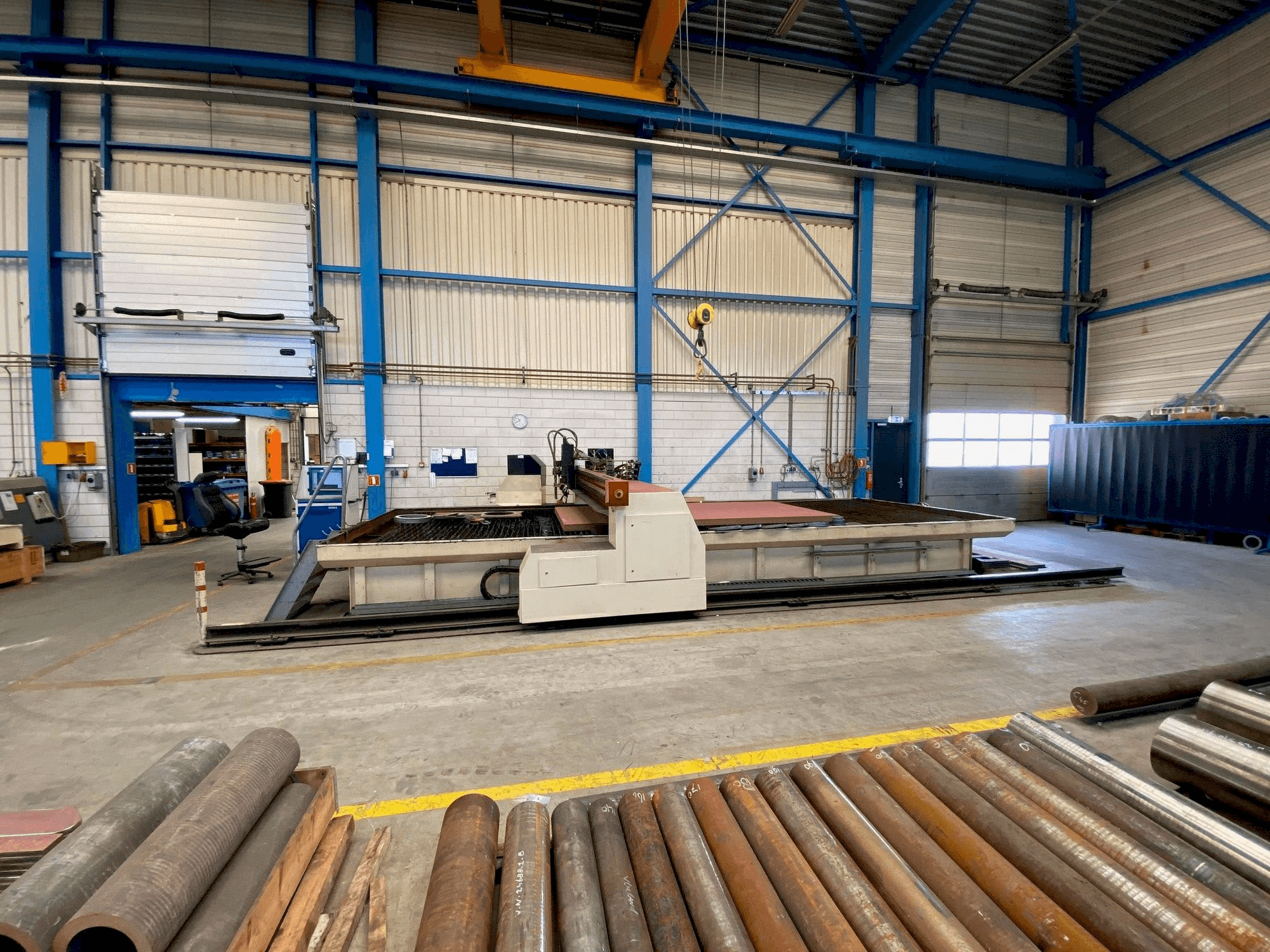 Vooraanzicht van Stako type Magnum CNC machine