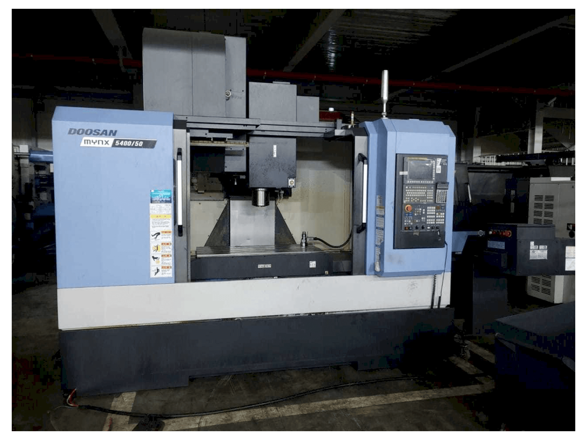 Vooraanzicht van Doosan MYNX 5400/50 machine