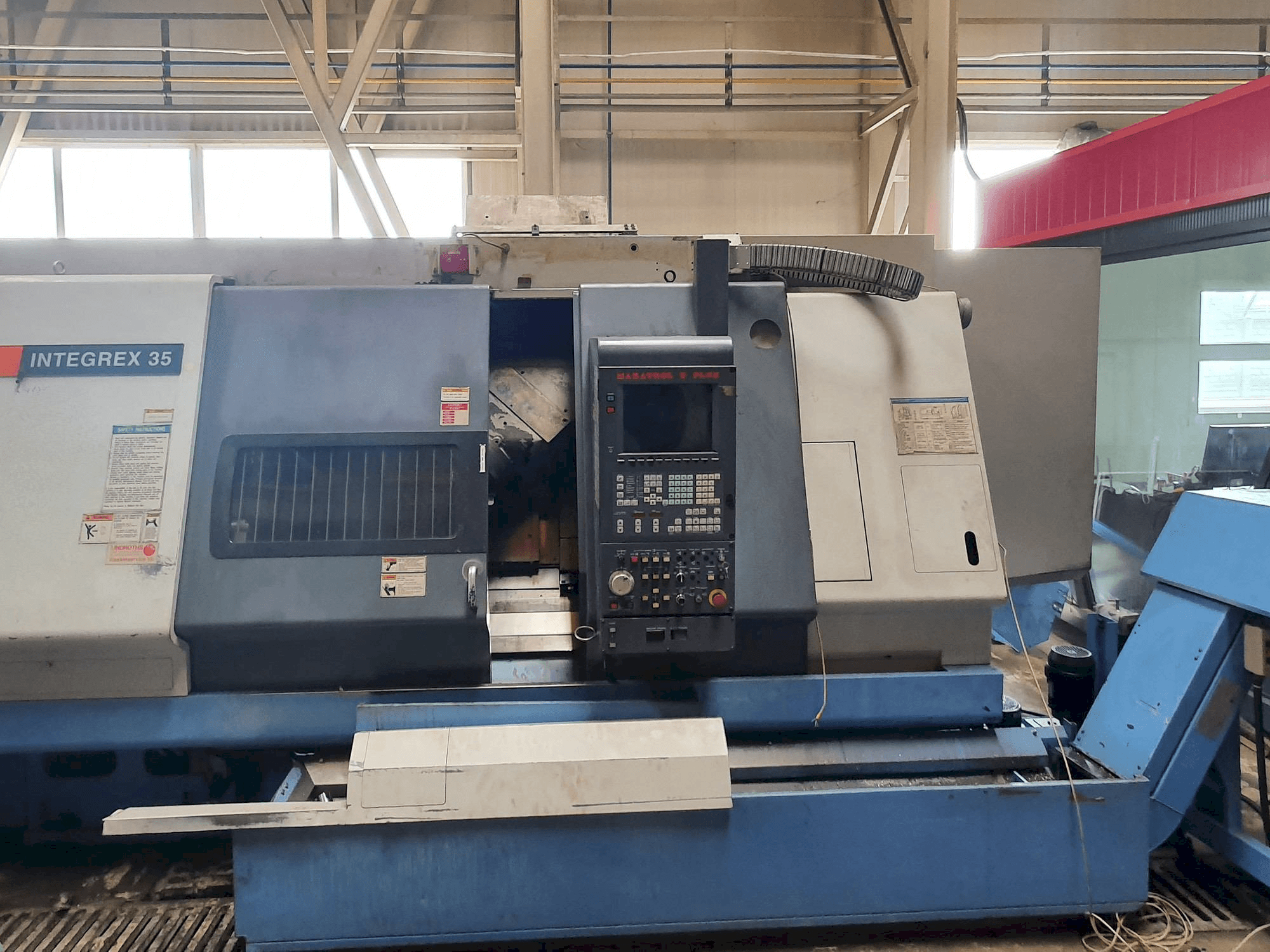 Vooraanzicht van Mazak INTEGREX 35 machine
