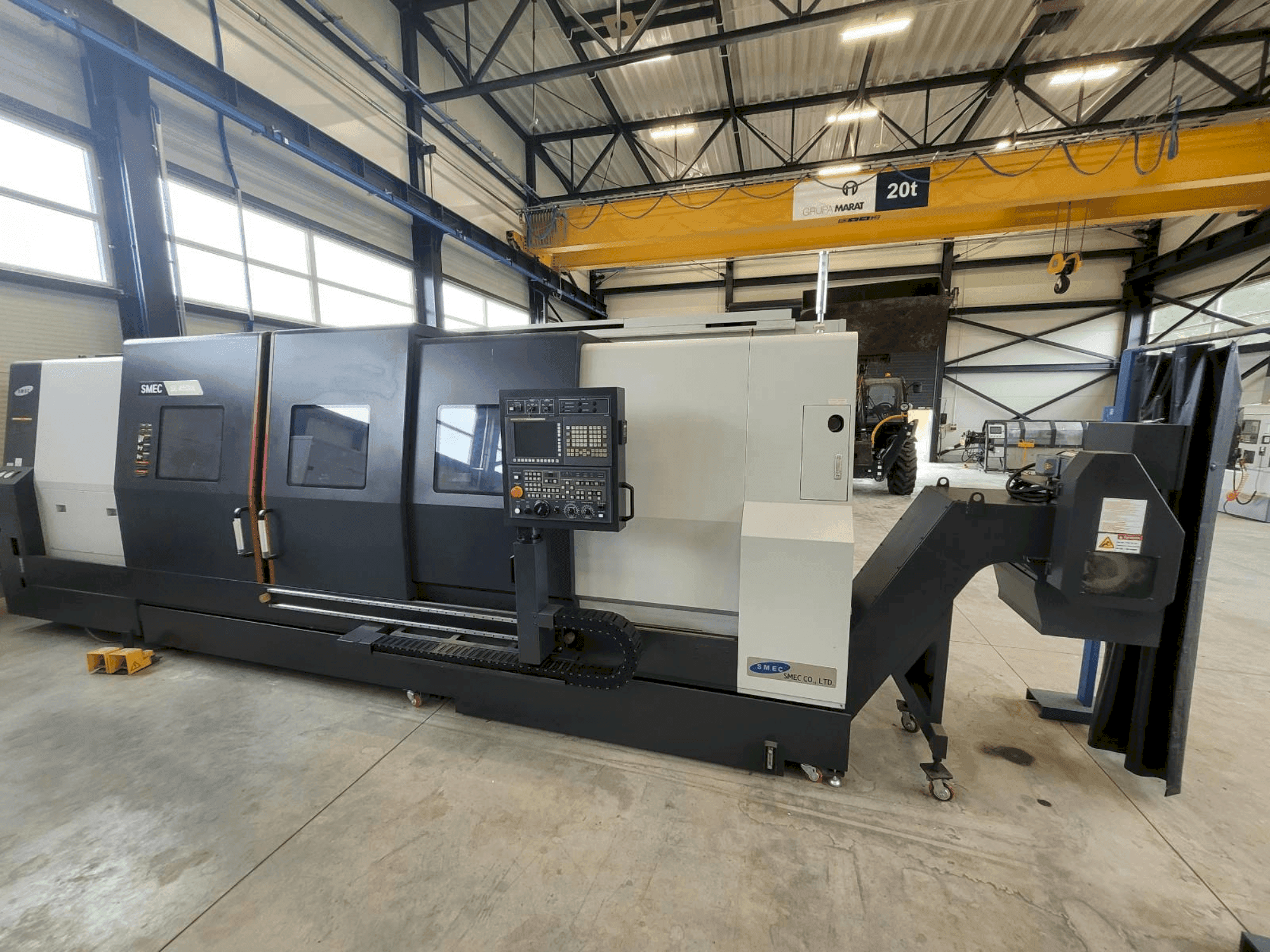 Vooraanzicht van SMEC SL 4500 L machine
