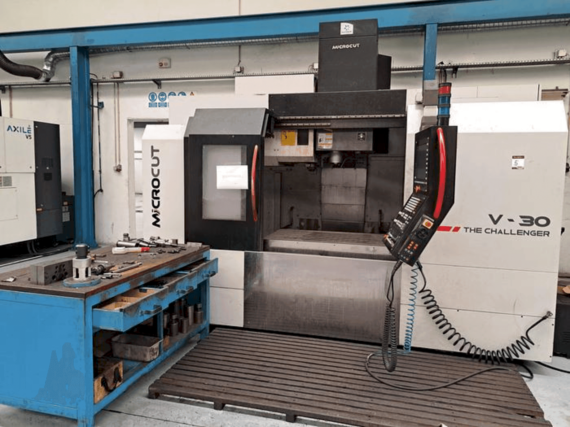 Vooraanzicht van MICROCUT V-30 The Challenger machine