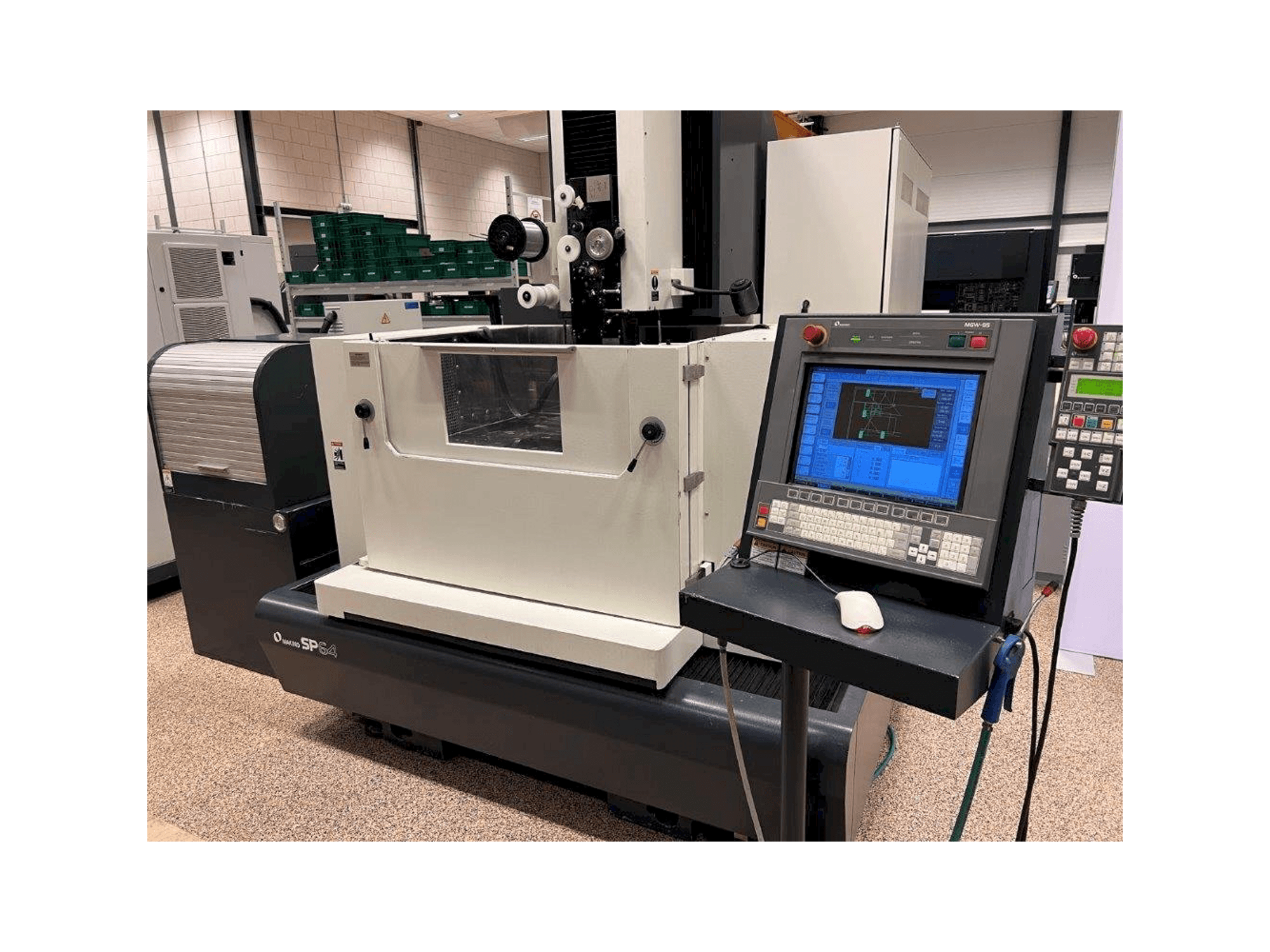 Vooraanzicht van Makino machine