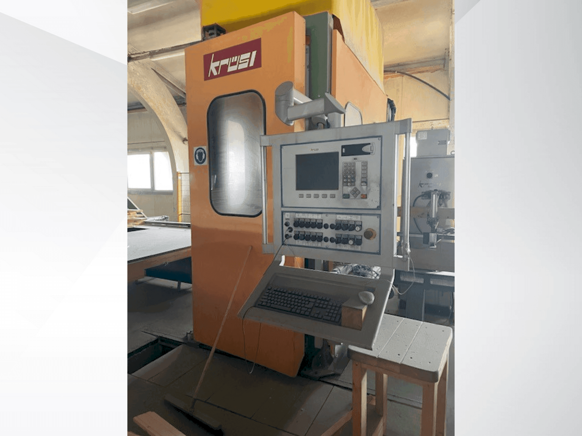 Vooraanzicht van KRÜSI KM-95 G1 machine