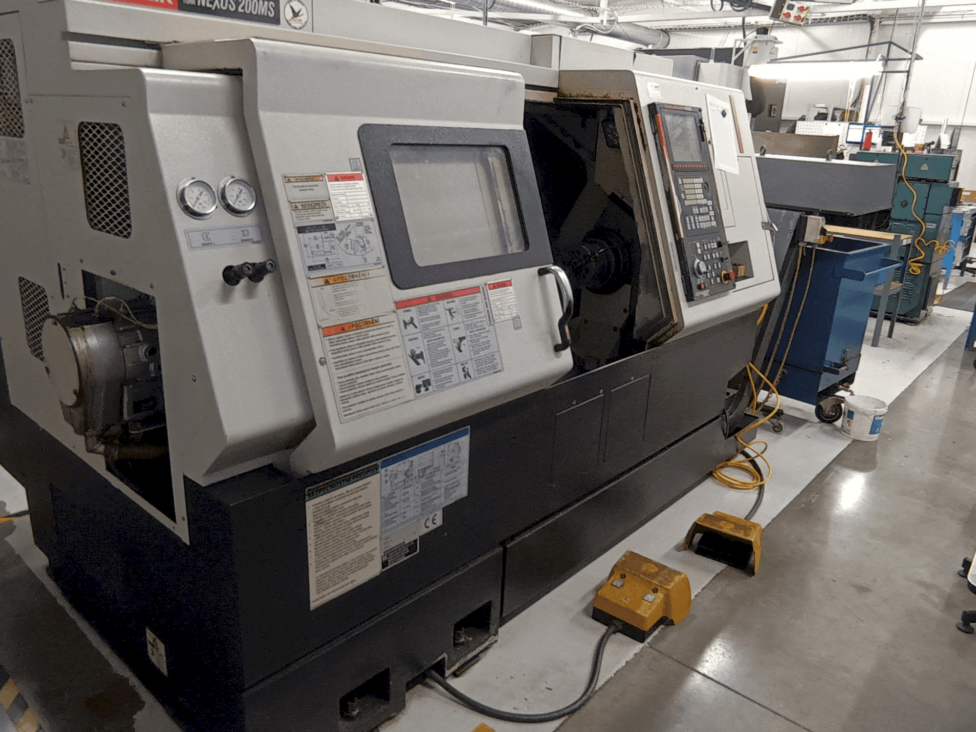 Vooraanzicht van Mazak Quick Turn NEXUS 200MS machine