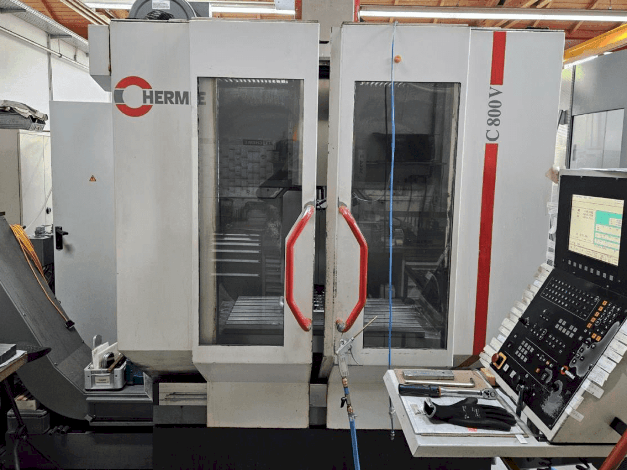 Vooraanzicht van HERMLE C 800 V machine