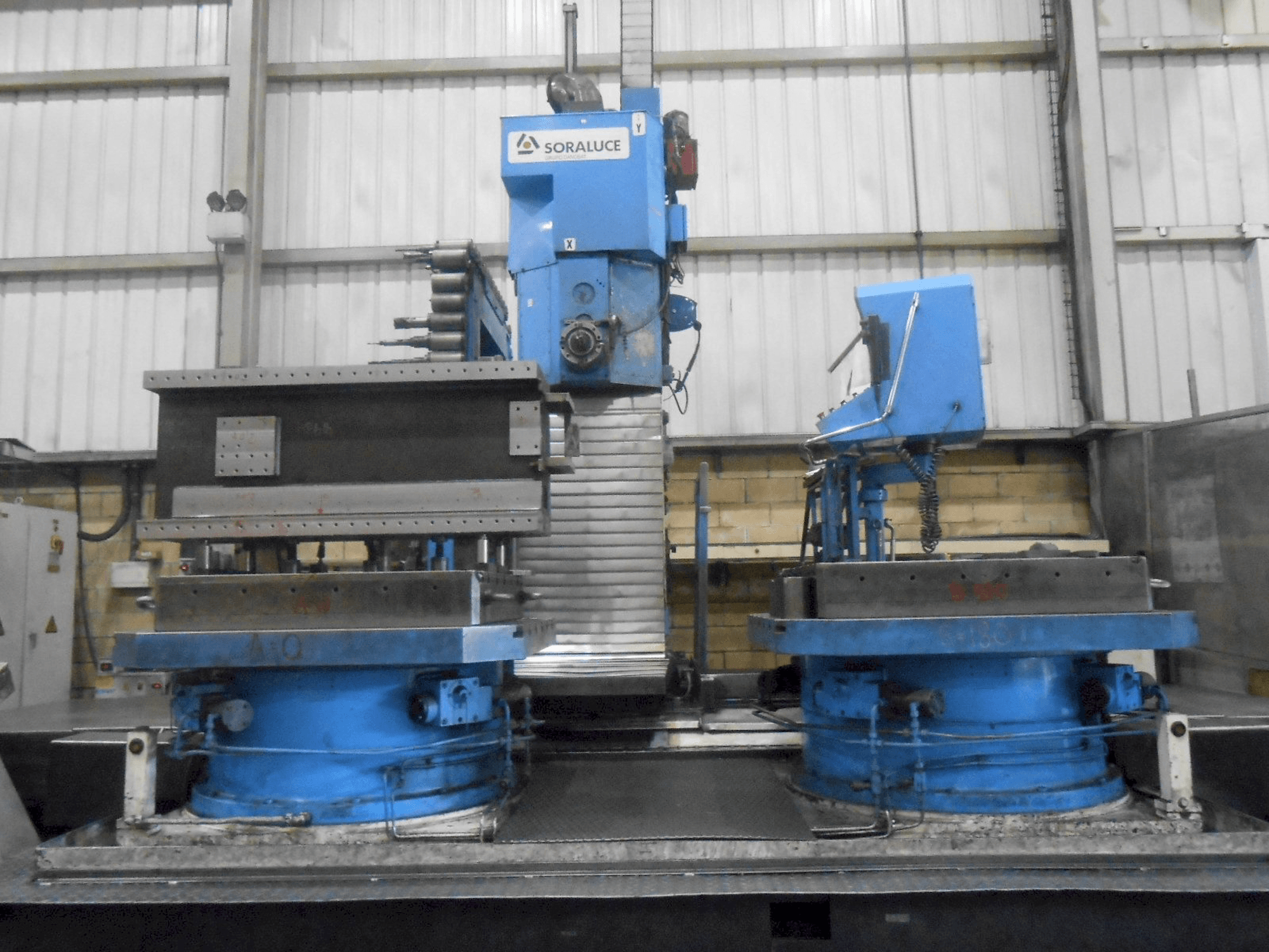 Vooraanzicht van Soraluce CMH-100 machine