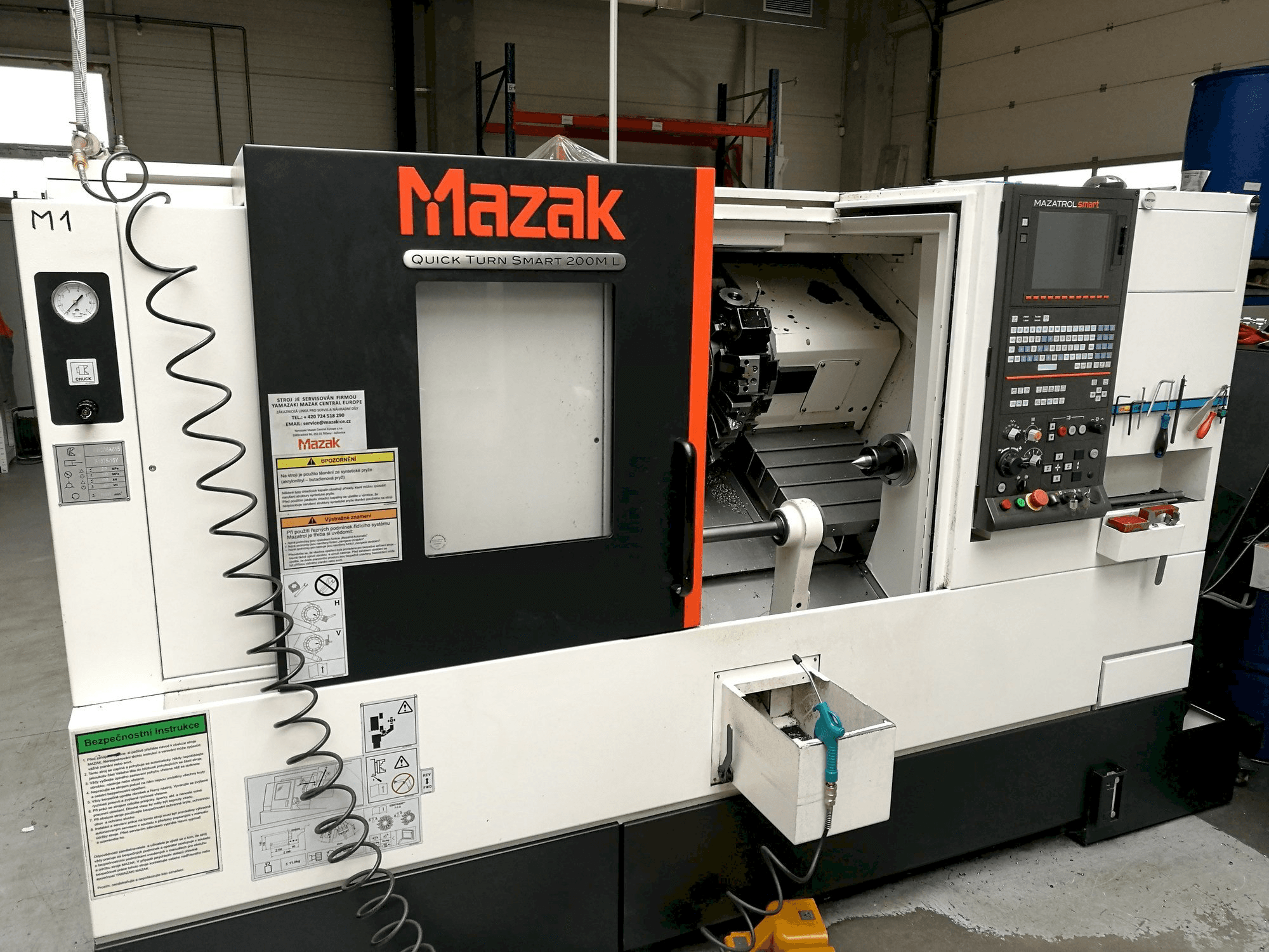 Vooraanzicht van Mazak Quick Turn Smart 200 ML machine