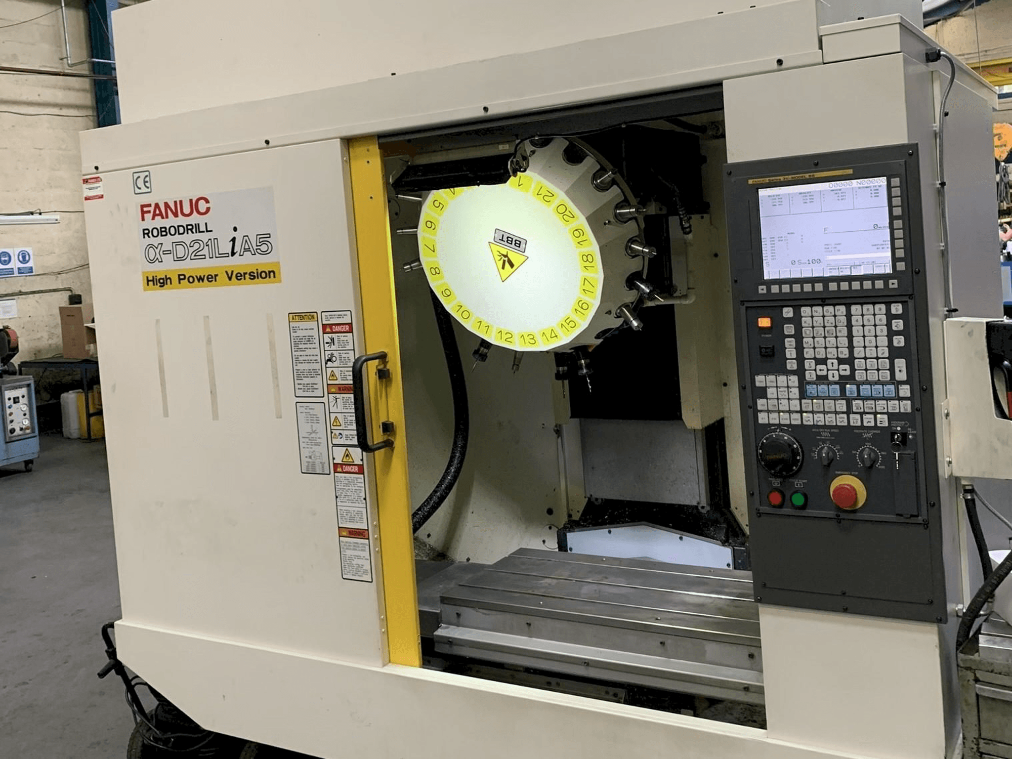 Vooraanzicht van FANUC Robodrill Alpha D21LiA5 machine