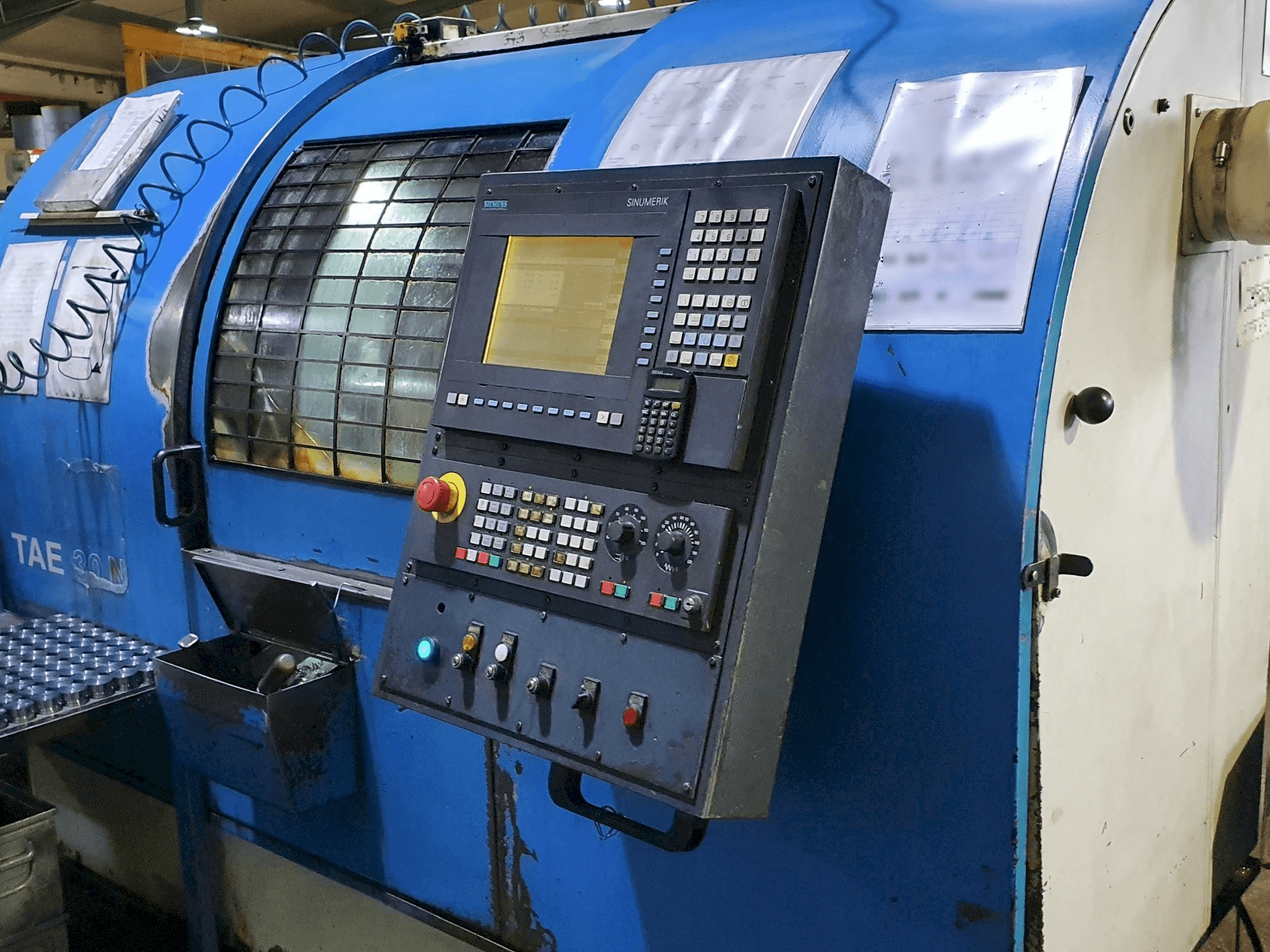 Vooraanzicht van AFM TAE-30N machine