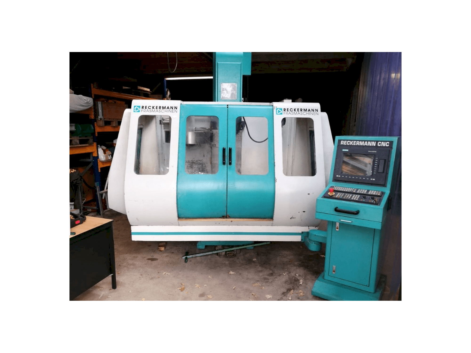 Vooraanzicht van RECKERMANN VMC 850 machine