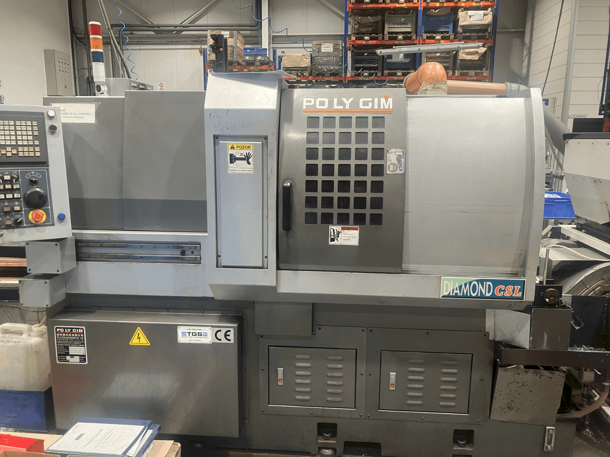 Vooraanzicht van PO LY GIM Diamond 32CSL machine