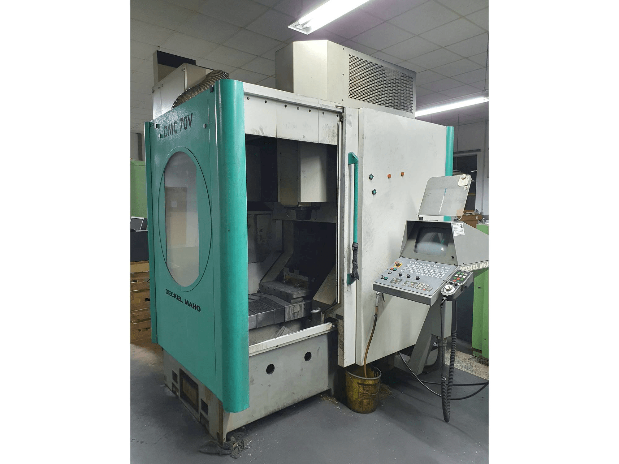 Vooraanzicht van DMG DMC 70 V machine