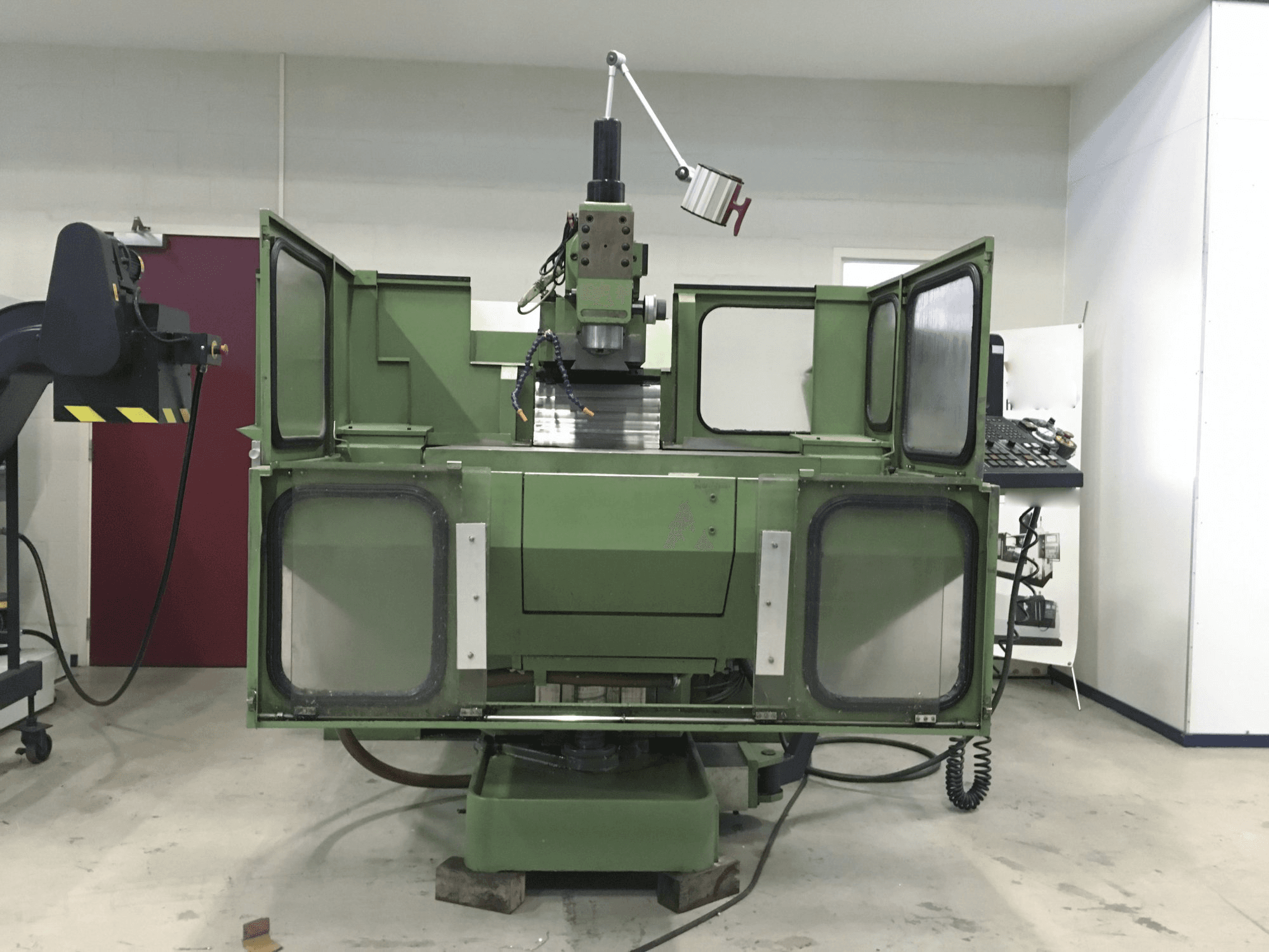 Vooraanzicht van DECKEL FP4A machine