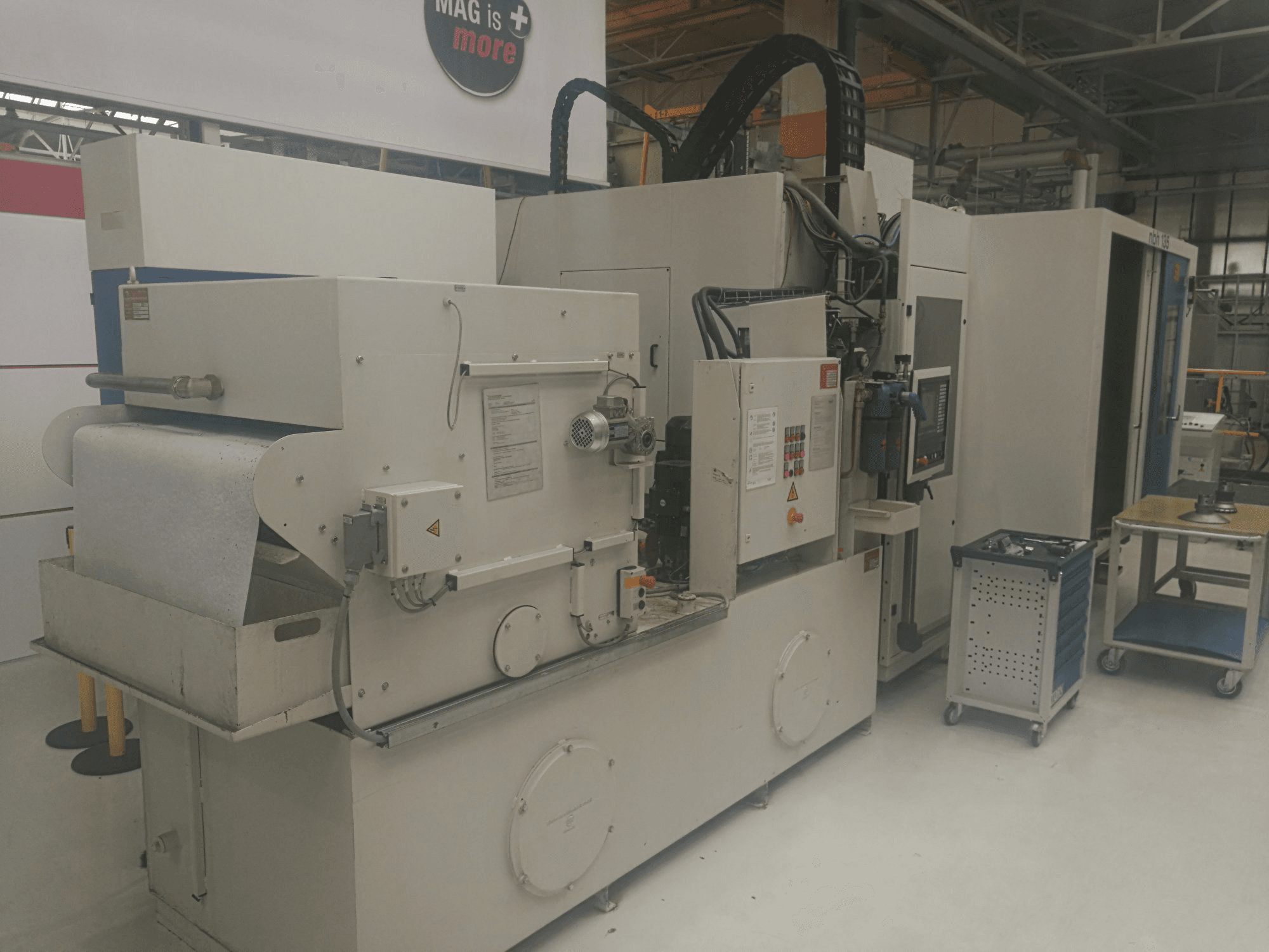 Links zicht van Hueller Hille NBH 135 machine