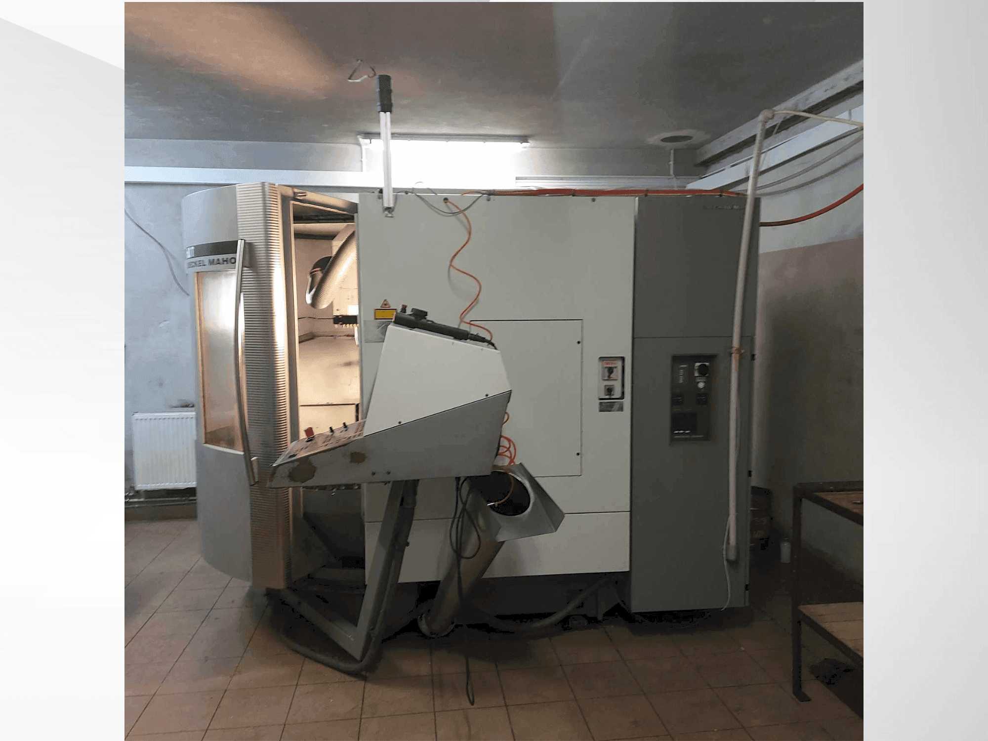 Vooraanzicht van DECKEL MAHO DMU 60 T machine