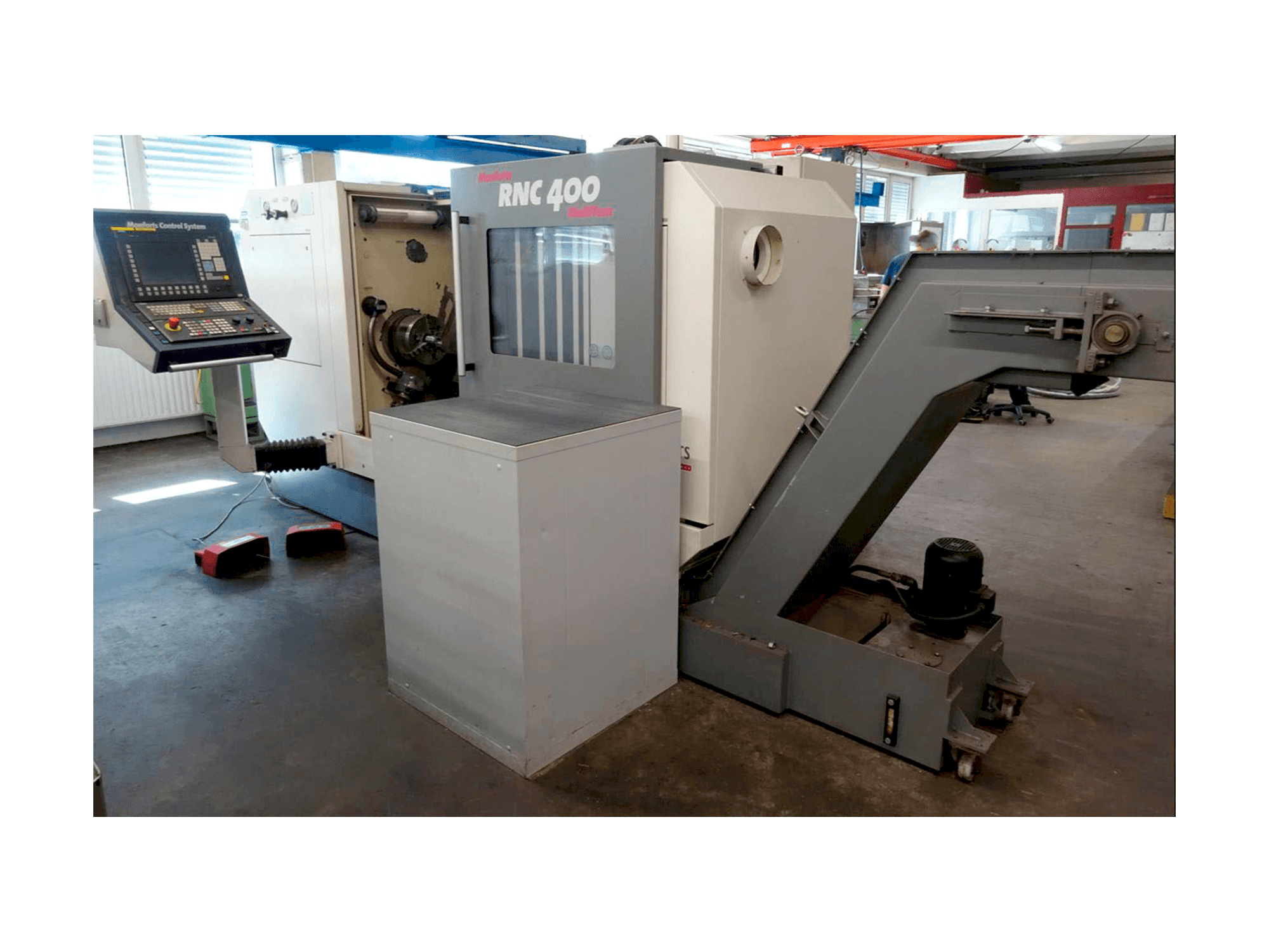 Linkerzijdeaanzicht van Monforts RNC 400 MultiTurn machine