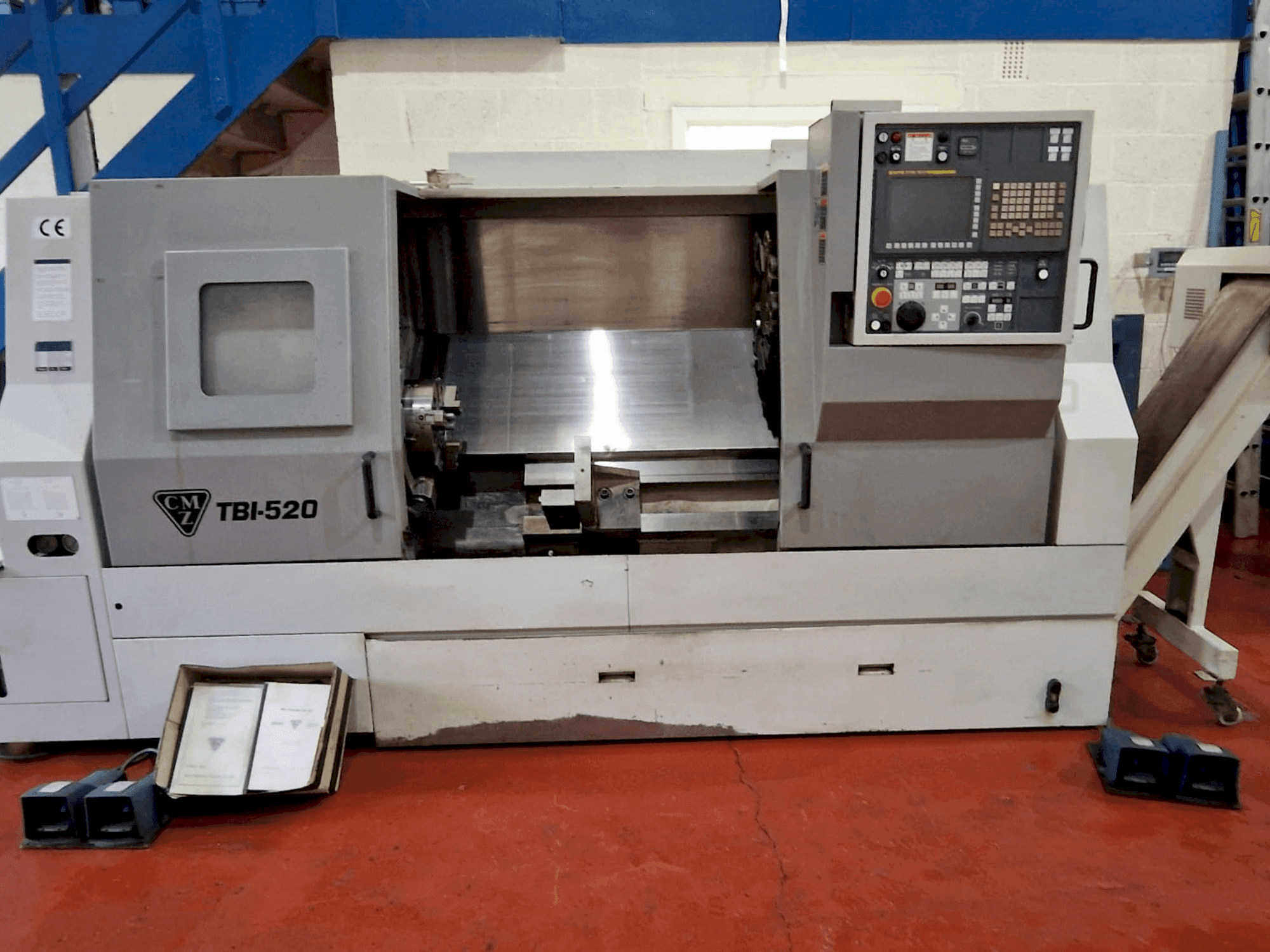 Vooraanzicht van CMZ TBI 520 CNC machine