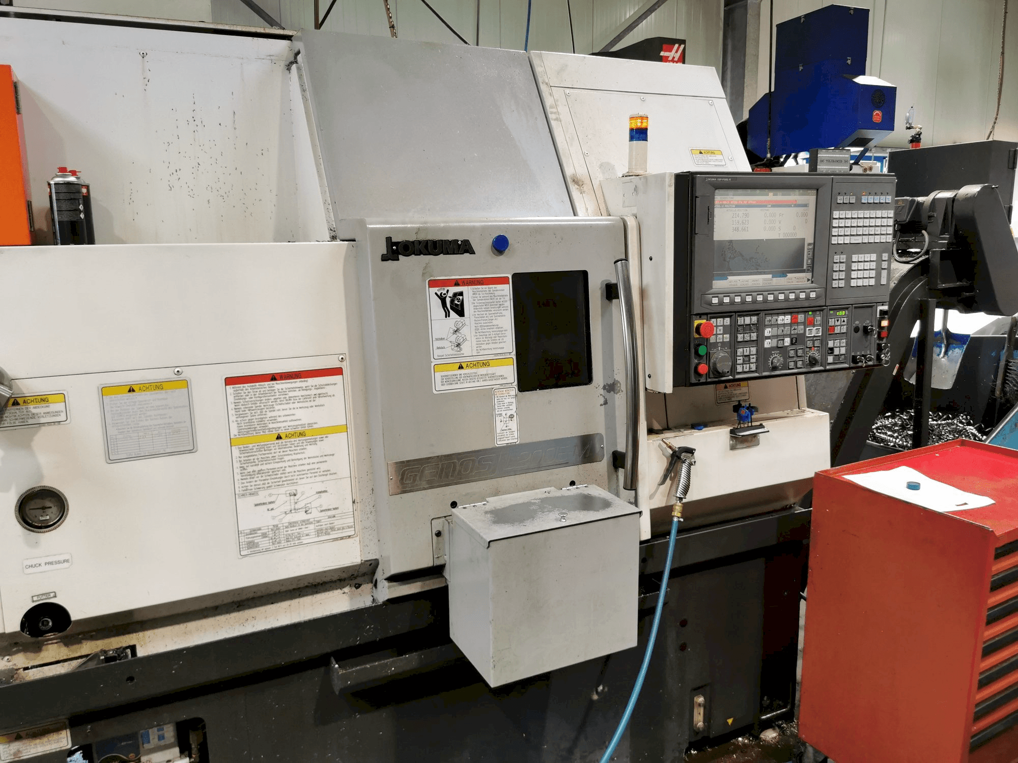 Vooraanzicht van Okuma GENOS L200E-MY machine