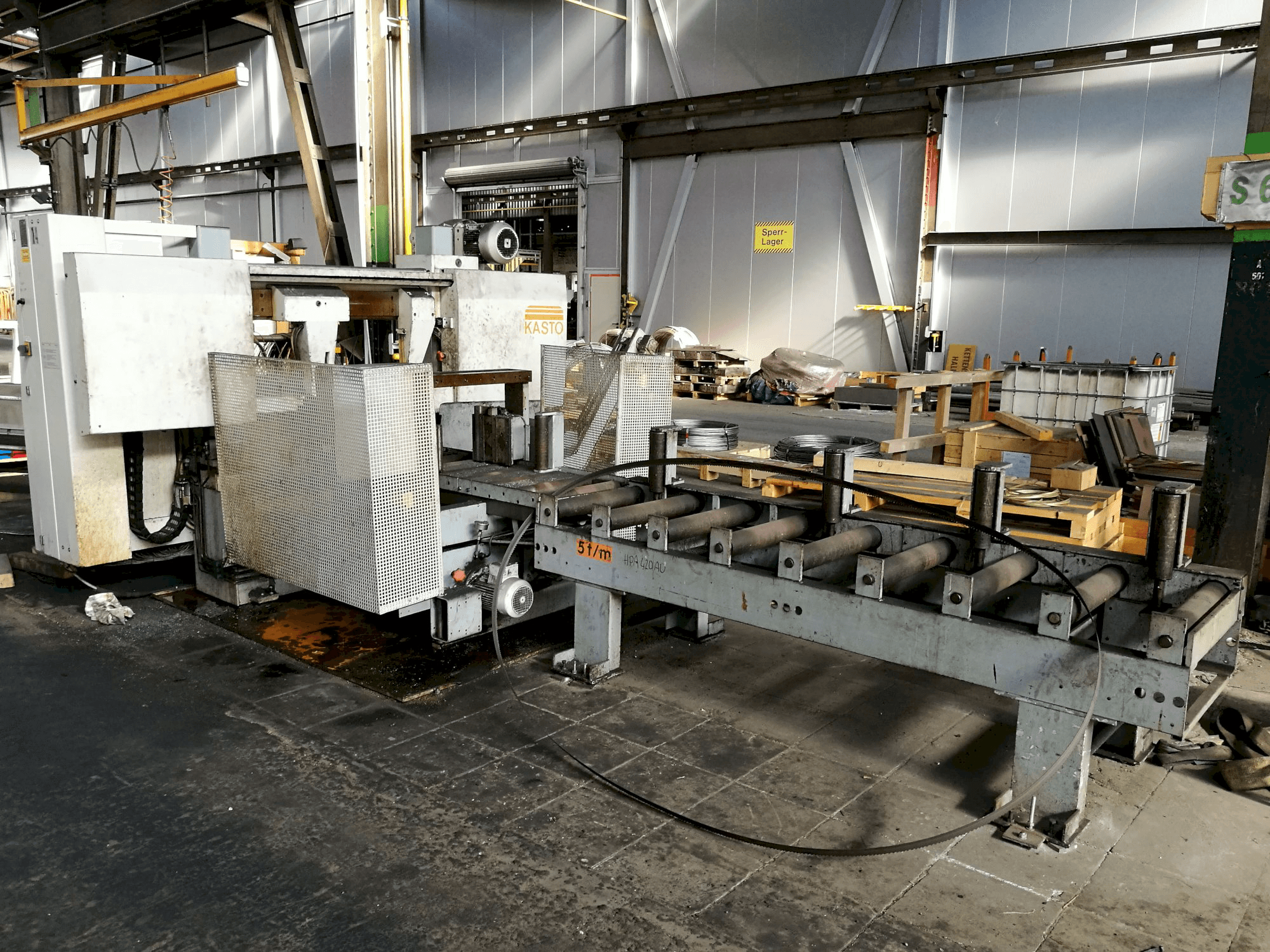 Recht aanzicht van KASTO HBA 420 AU machine