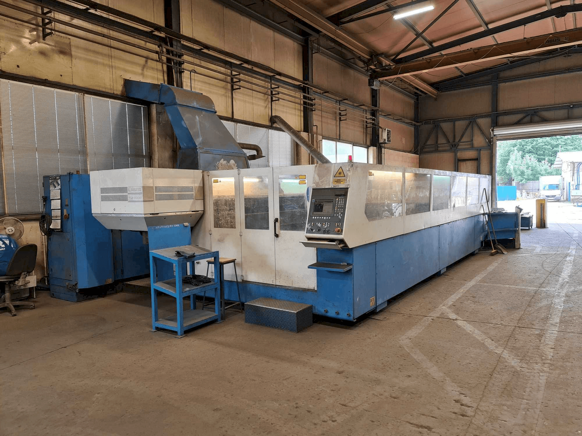 Linkerzijdeaanzicht van Trumpf Traumatic L 6030 machine