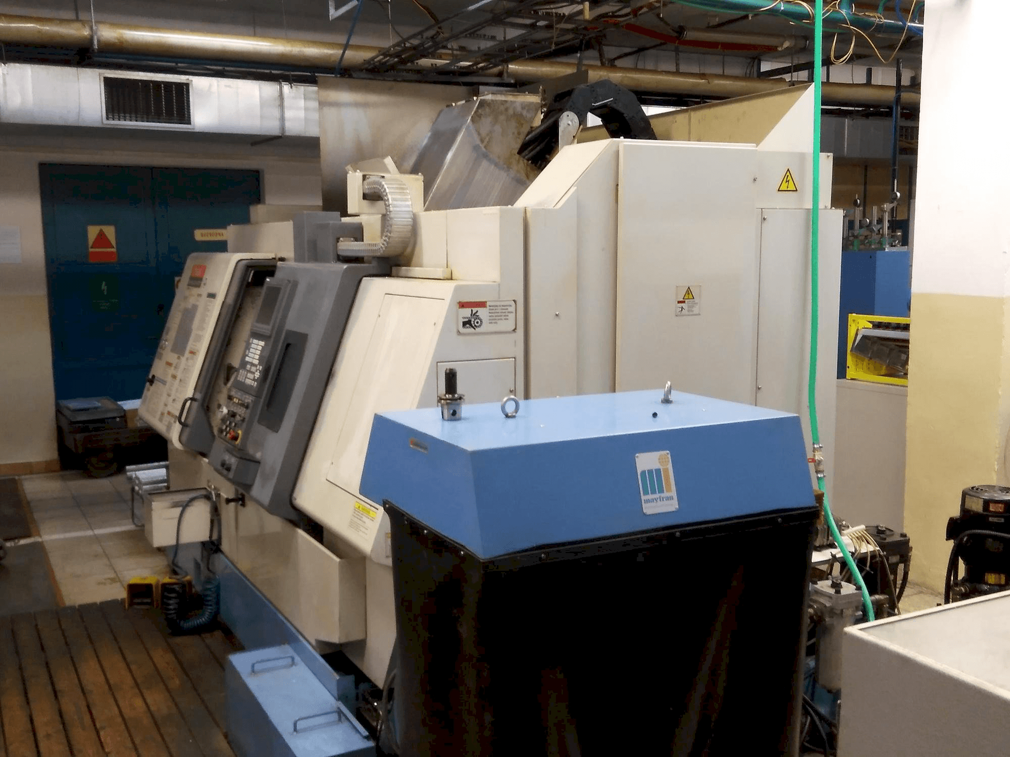 Vooraanzicht van Mazak Integrex 200-II SY machine