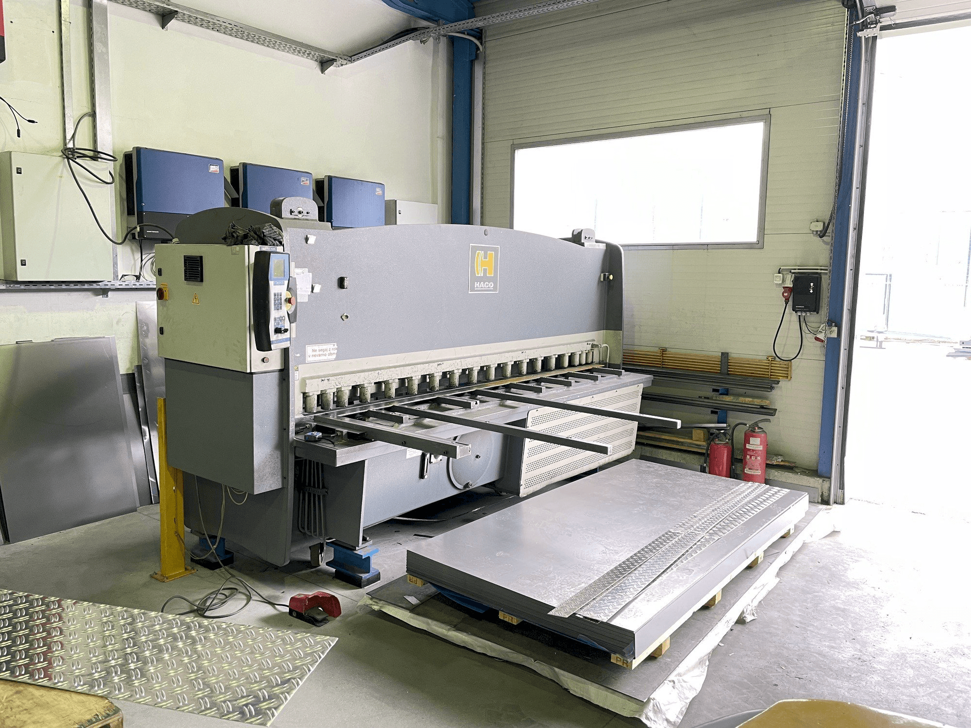 Vooraanzicht van HACO HSLX 3006 machine