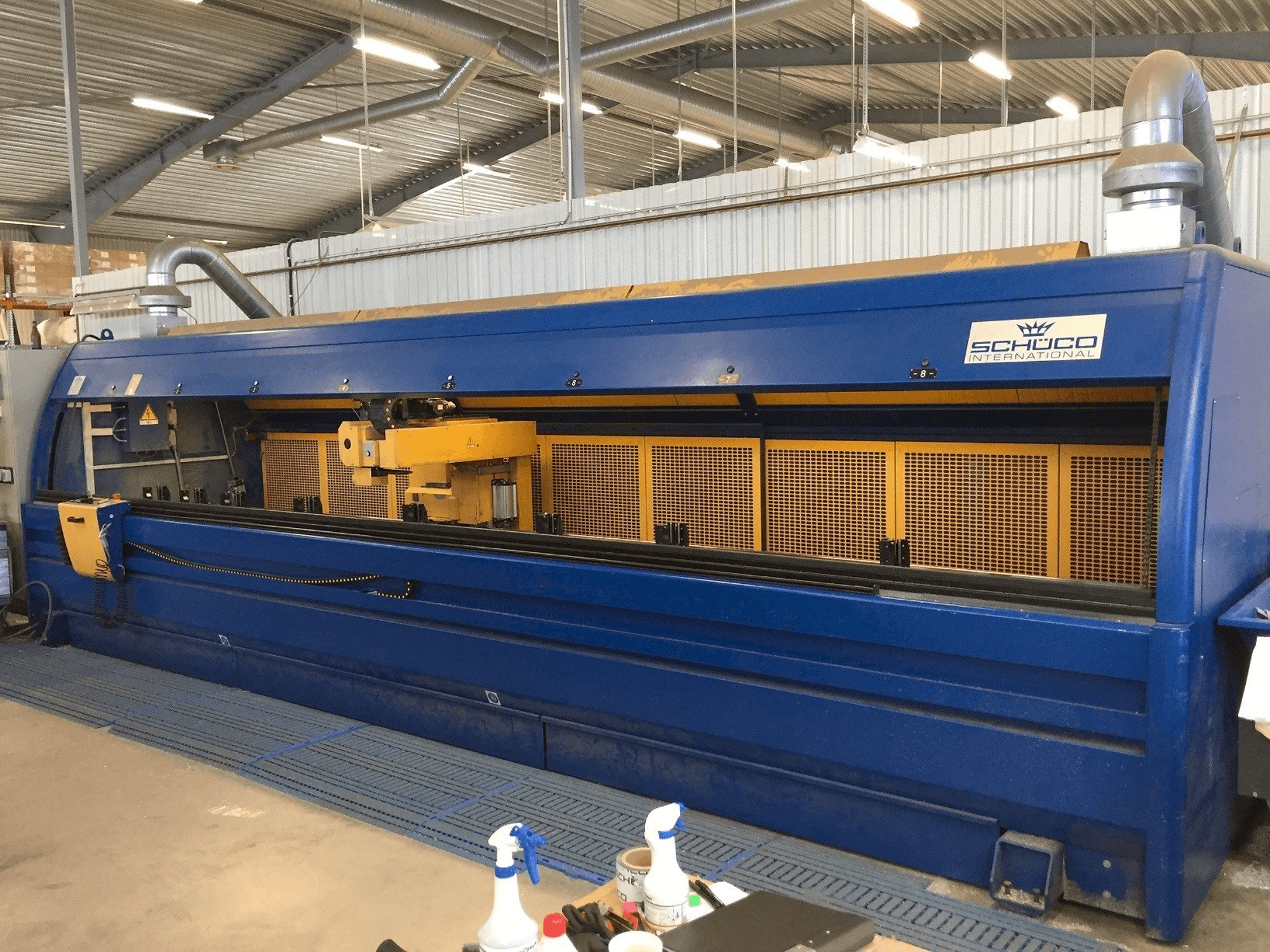 Vooraanzicht van Emmegi Comet machine