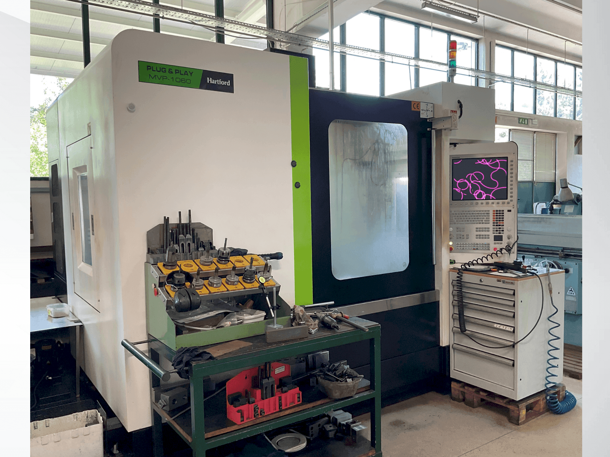 Vooraanzicht van HARTFORD MVP-1060AD machine