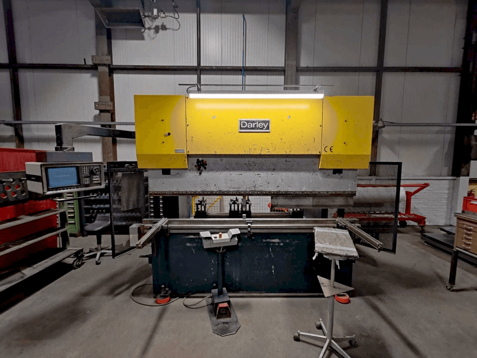 Vooraanzicht van Darley EHP 80 25/20 machine