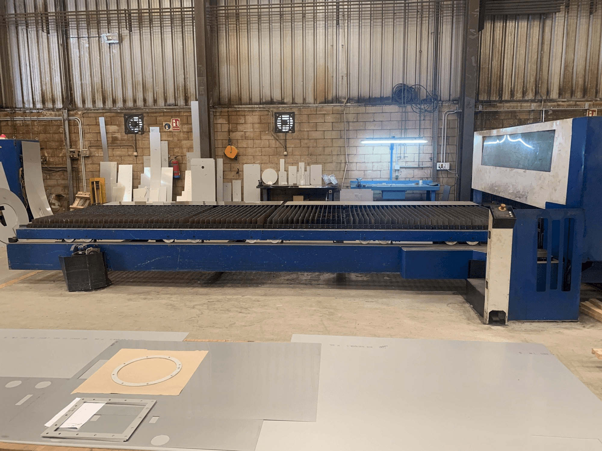 Vooraanzicht van Trumpf Trumatic L 6050 machine
