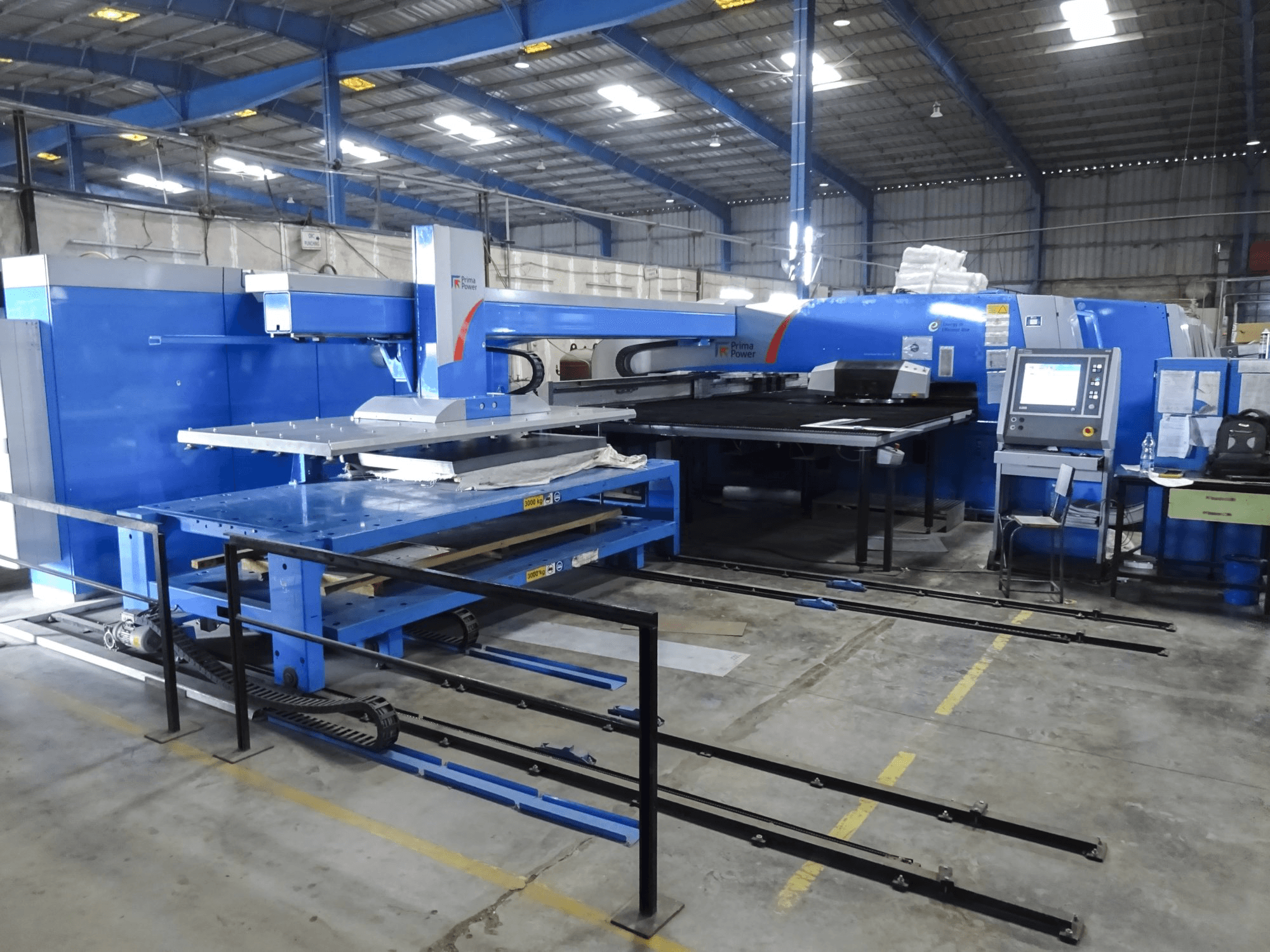 Recht aanzicht van Prima Power Shear Genius e6 machine