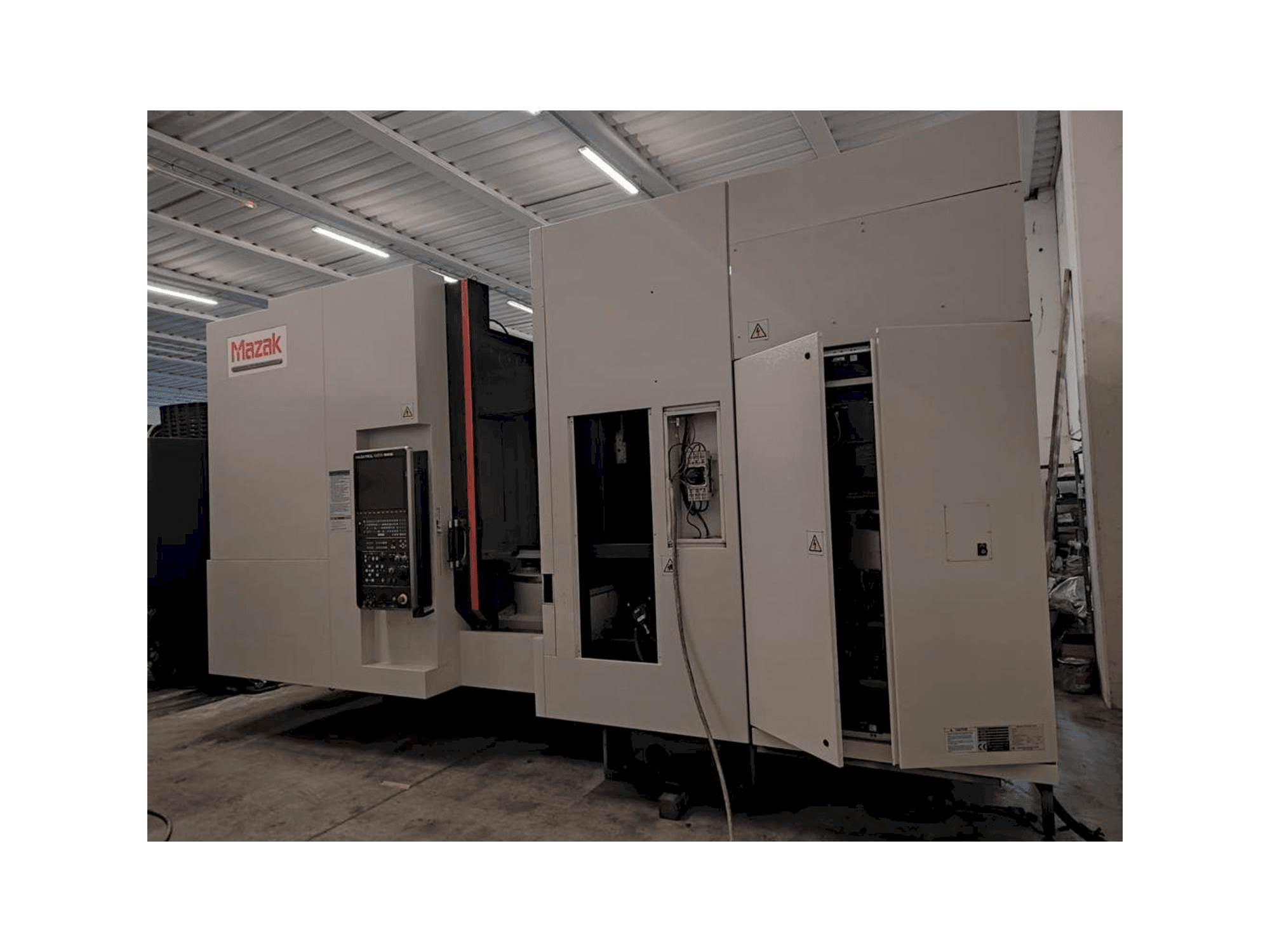 Vooraanzicht van Mazak HCN 6000 machine