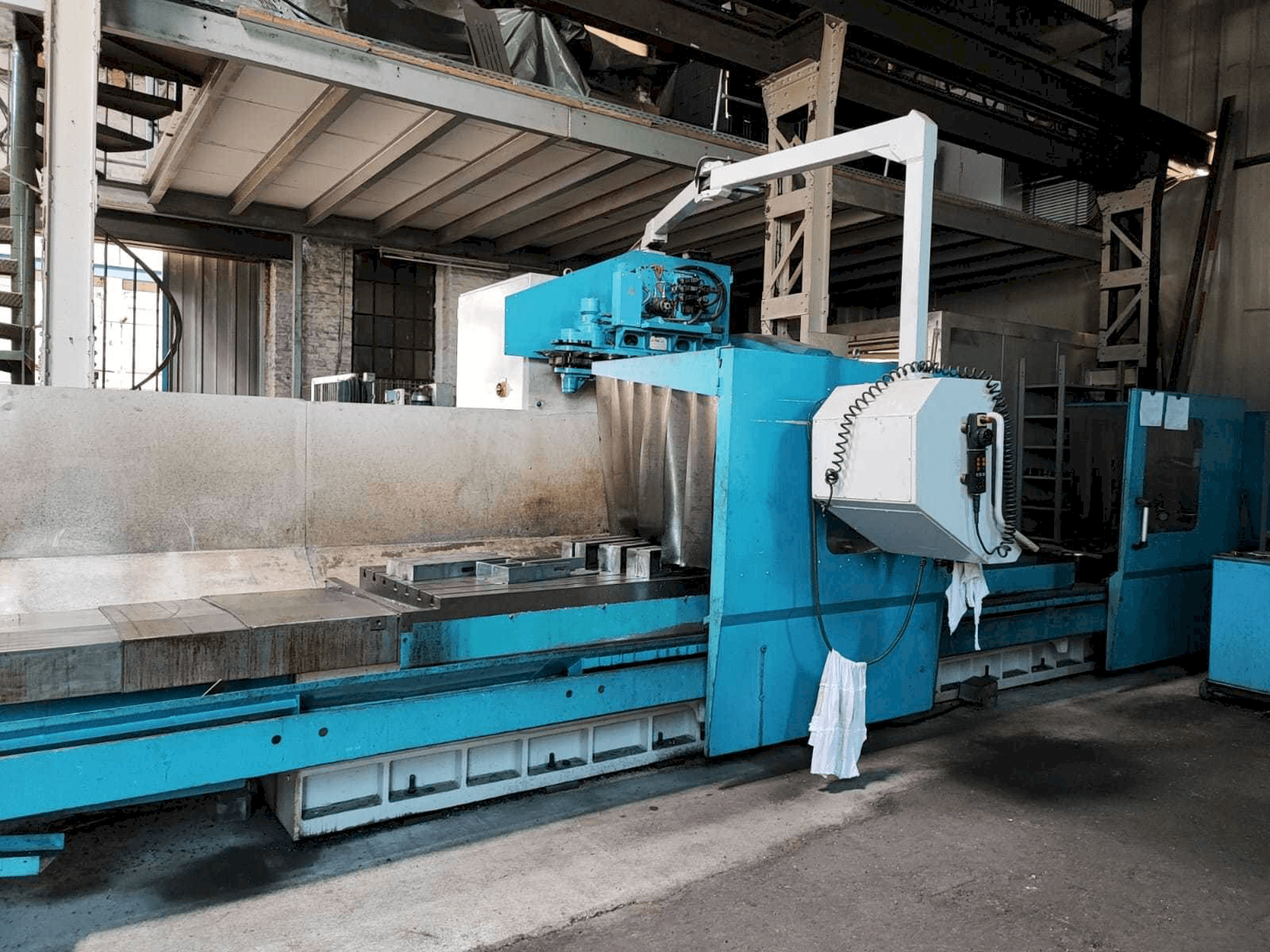 Vooraanzicht van MTE BF 4200 machine