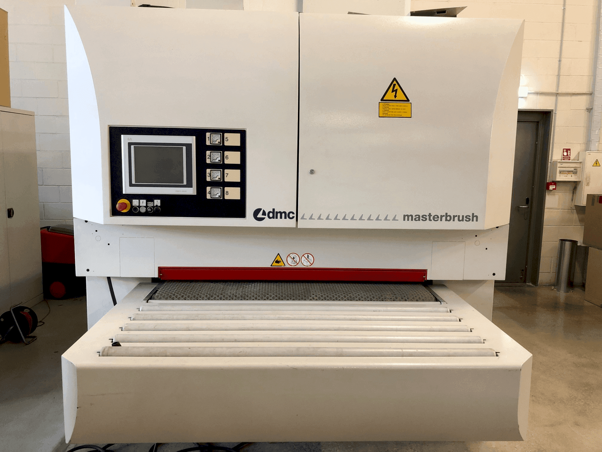 Vooraanzicht van DMC MASTERBRUSH MB 1350 M4 (2011) machine