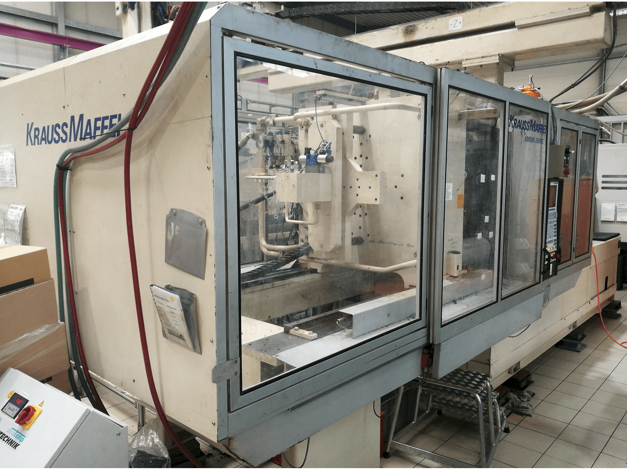 Links zicht van Krauss Maffei KM 500-3500 C1 machine
