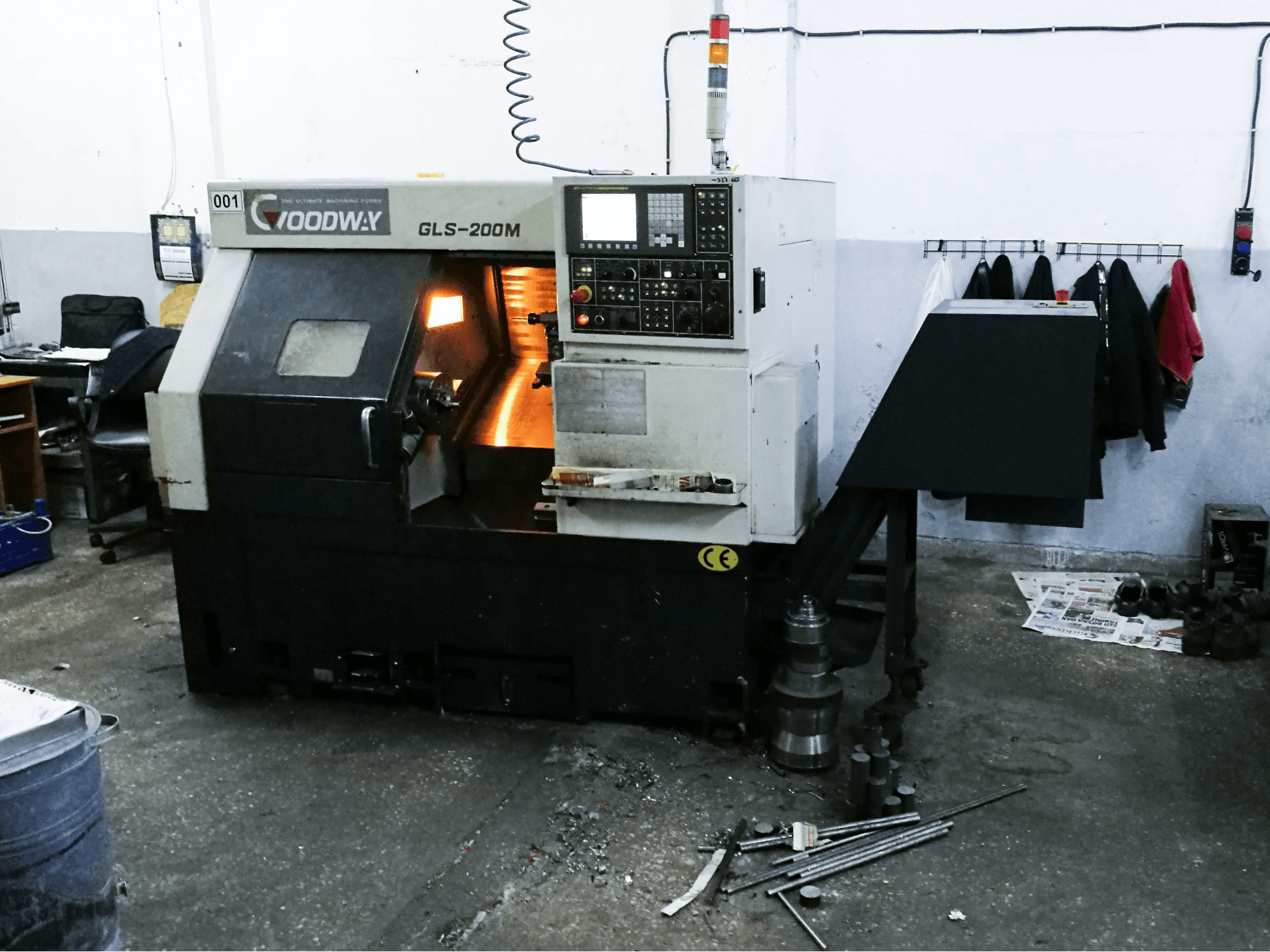 Links zicht van Goodway GLS-200M machine