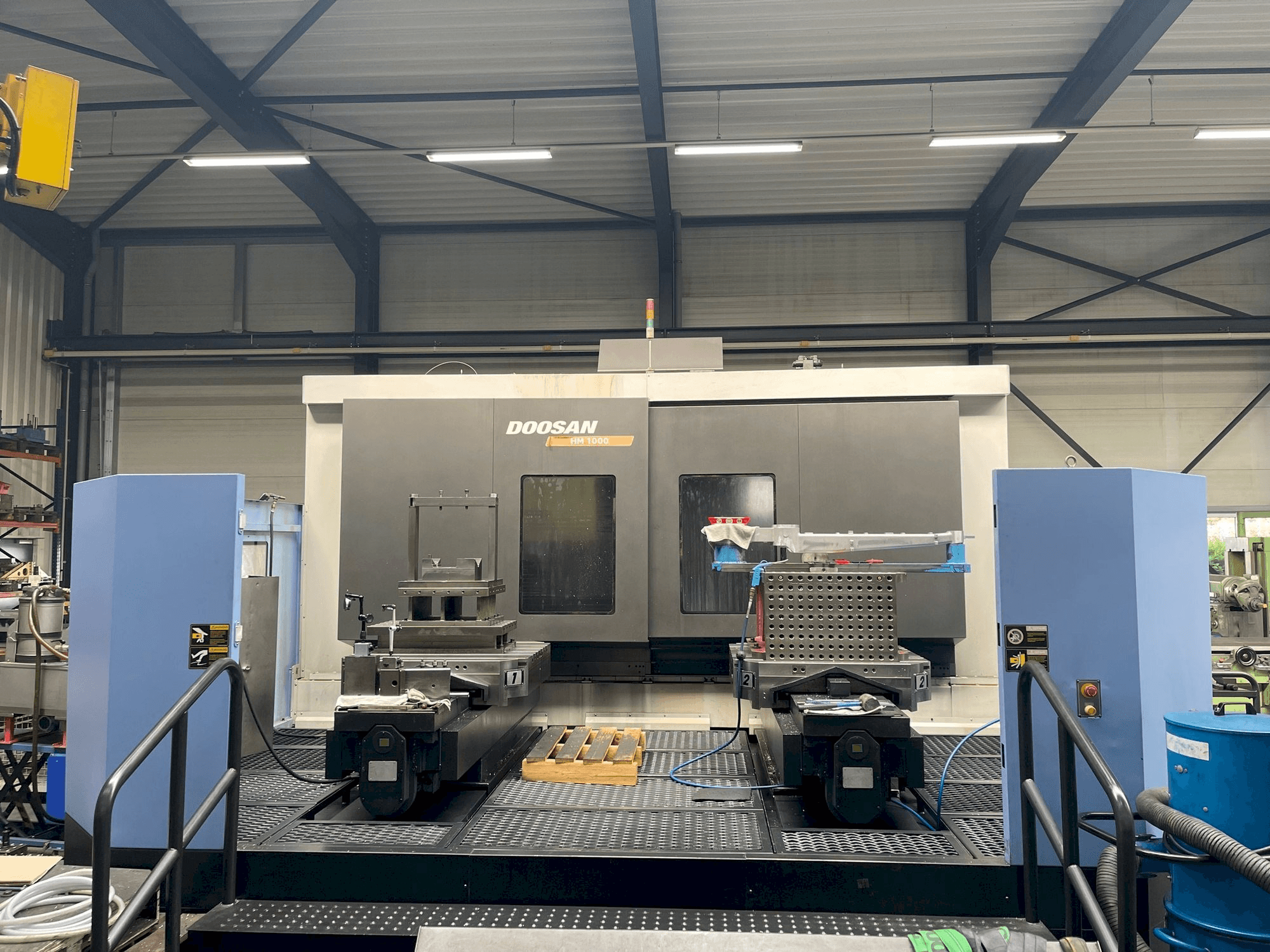 Vooraanzicht van Doosan HM 1000 machine