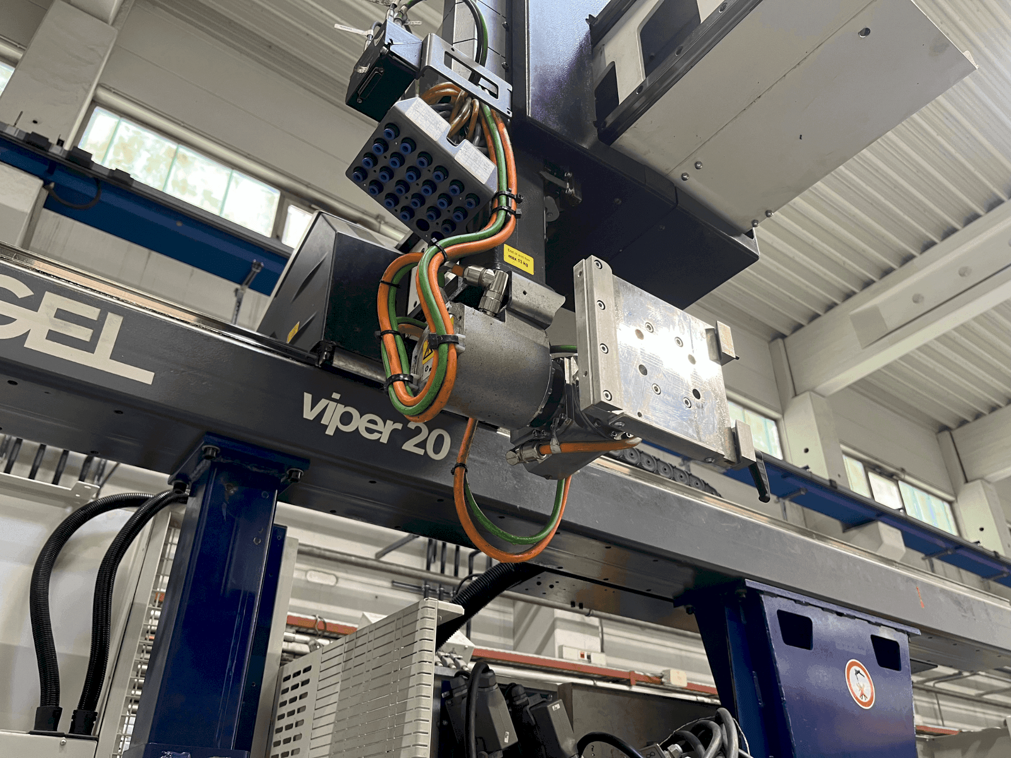 Vooraanzicht van Engel Viper 20 machine