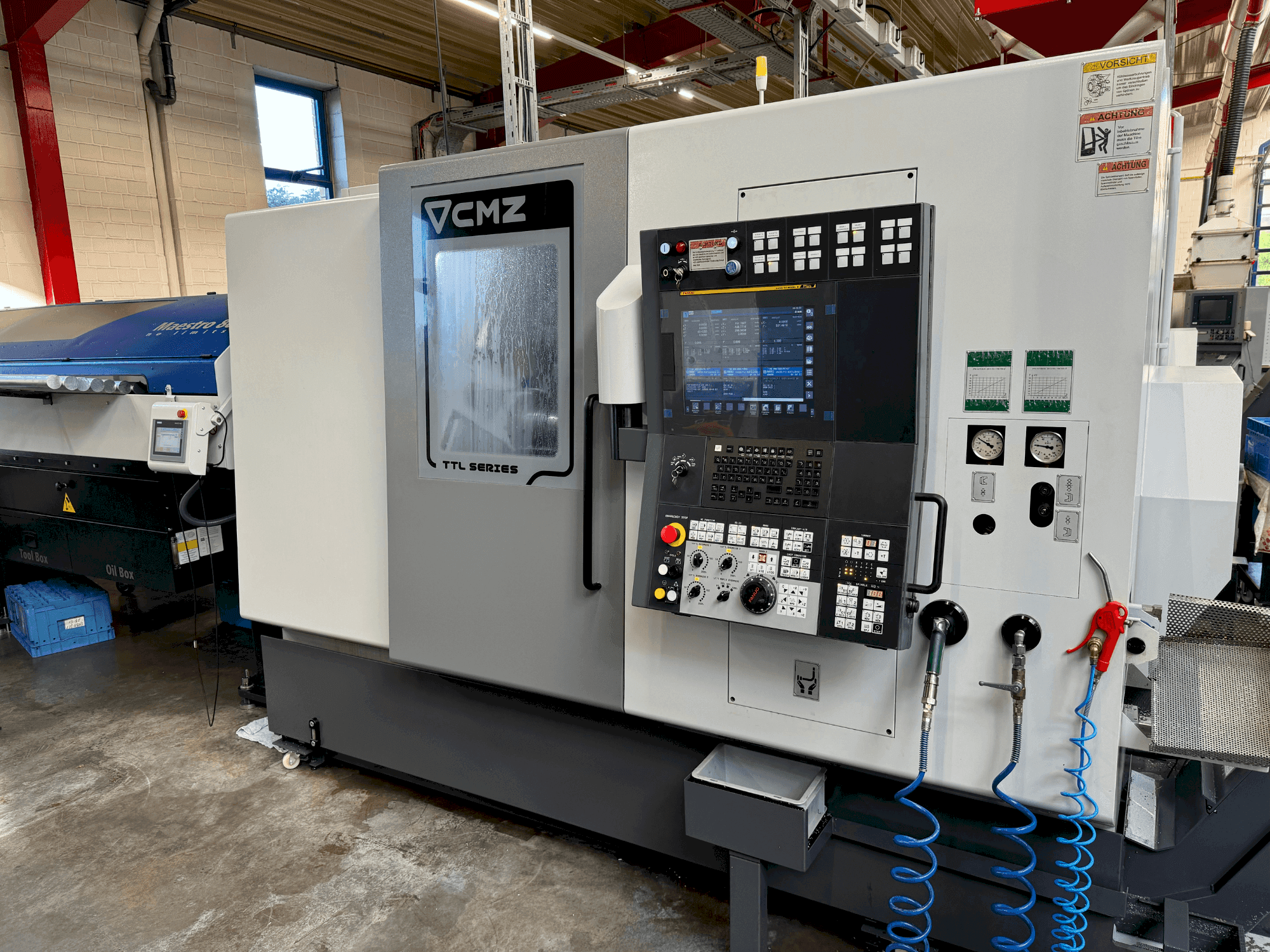 Vooraanzicht van CMZ TTL-66-66-T1Y-T2Y machine
