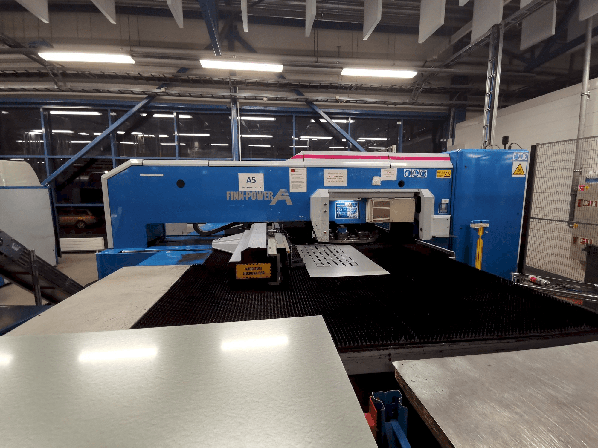 Vooraanzicht van Finn-Power A5-20SB machine